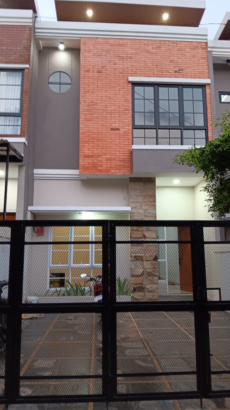 Rumah 2 Lantai Siap Huni dengan Hunian Nyaman dan Asri @Depok