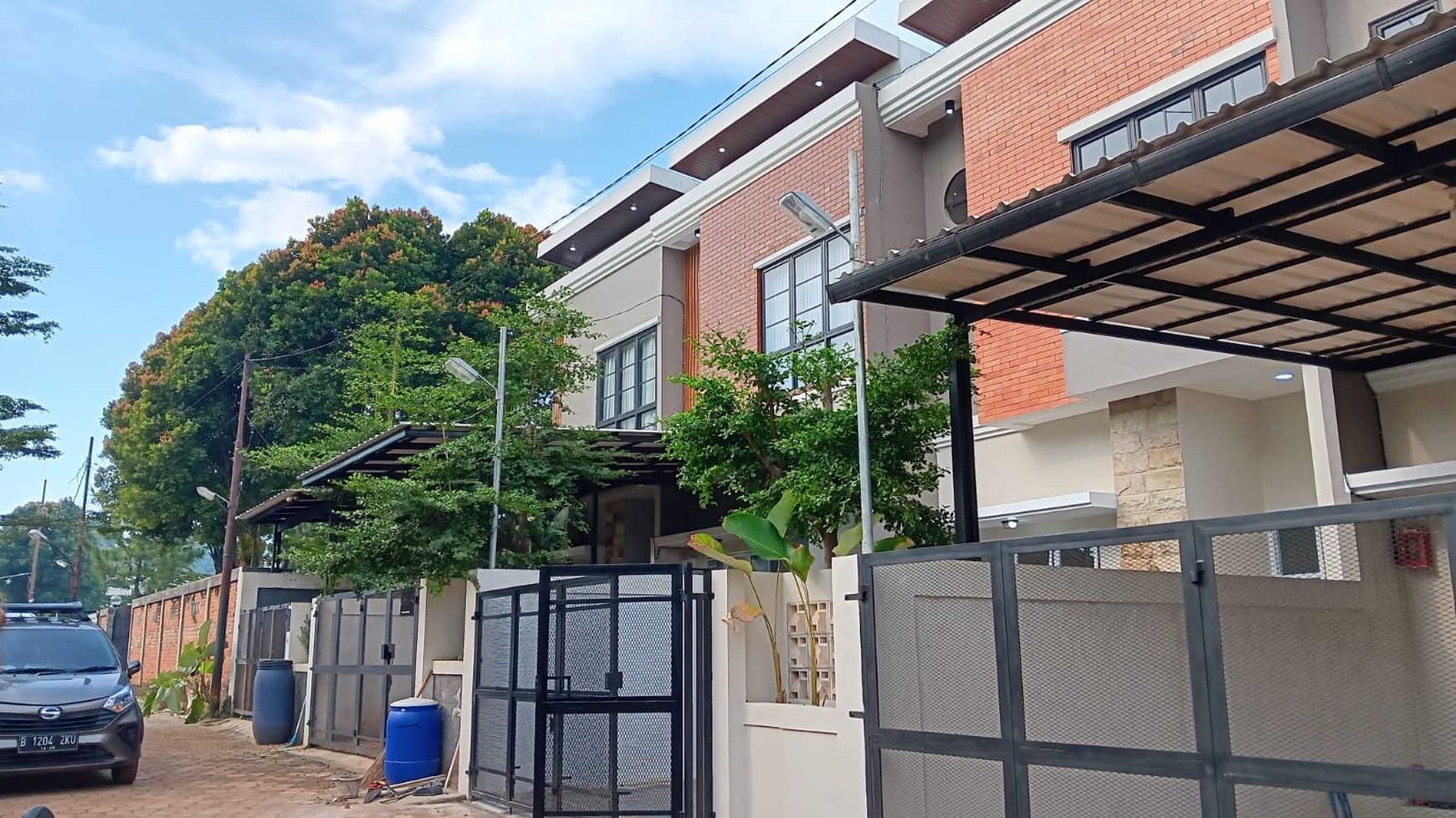 Rumah 2 Lantai Siap Huni dengan Hunian Nyaman dan Asri @Depok