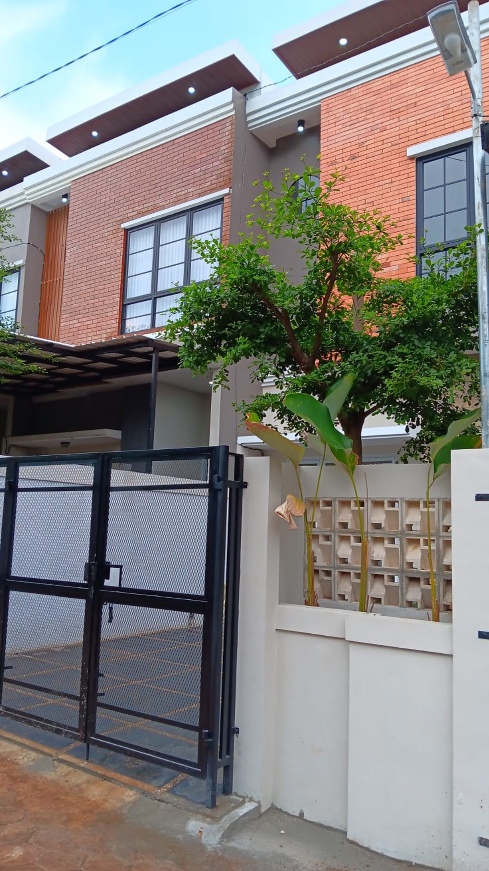 Rumah 2 Lantai Siap Huni dengan Hunian Nyaman dan Asri @Depok