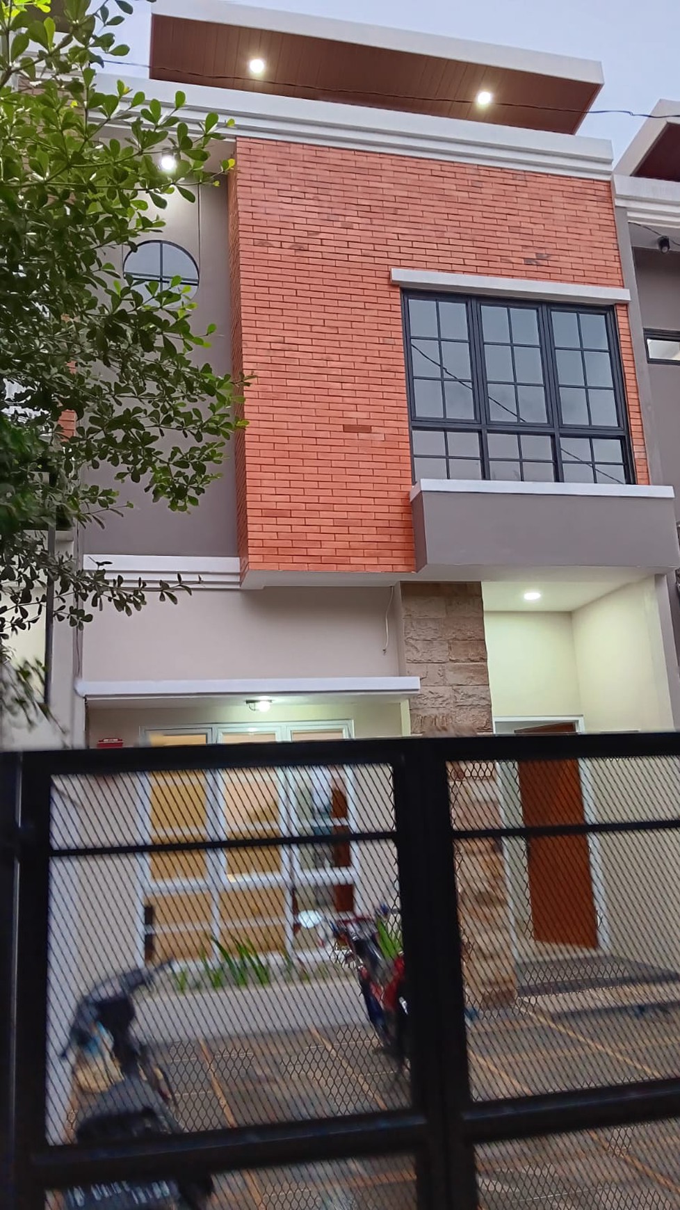 Rumah 2 Lantai Siap Huni dengan Hunian Nyaman dan Asri @Depok