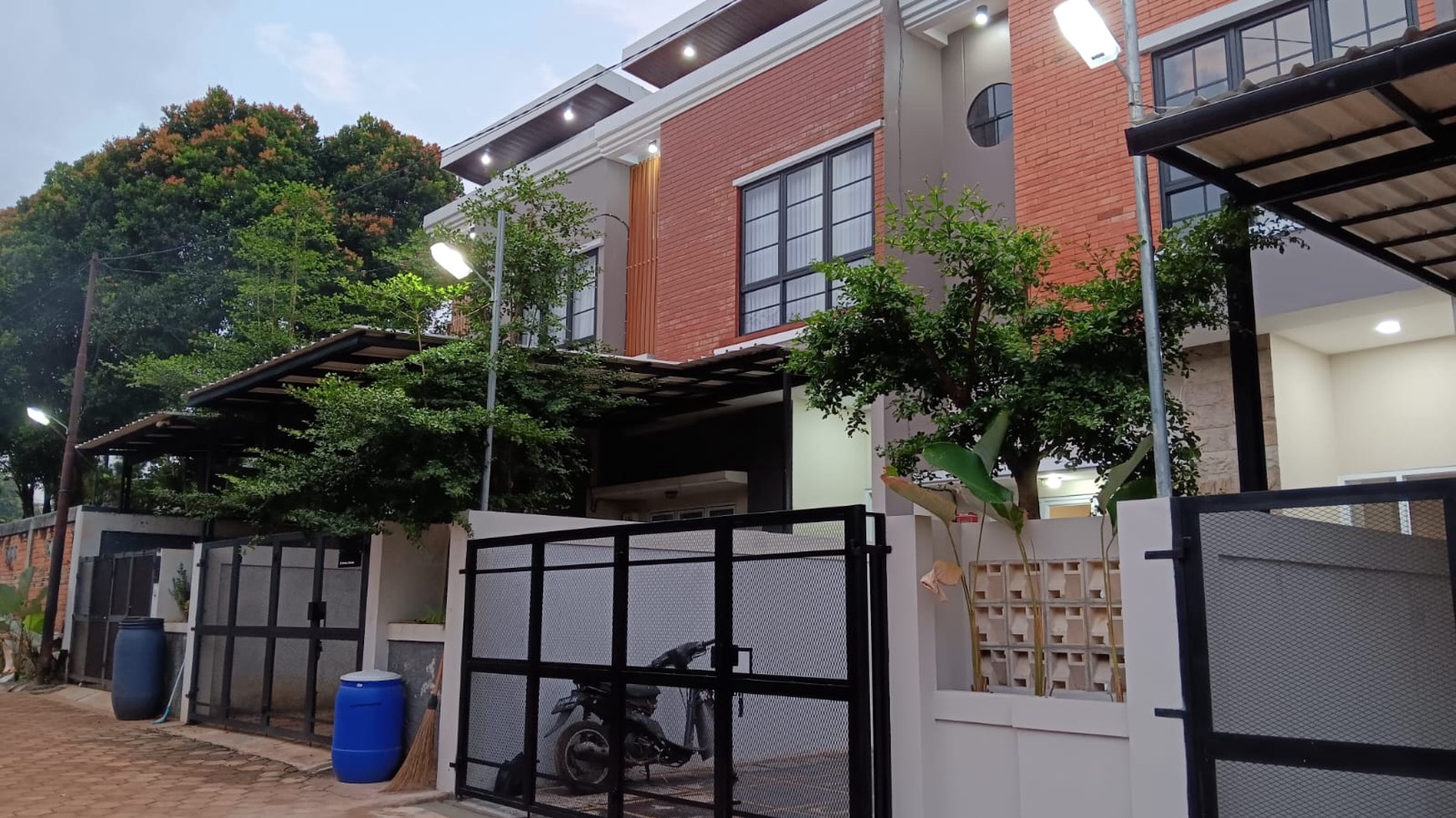 Rumah 2 Lantai Siap Huni dengan Hunian Nyaman dan Asri @Depok