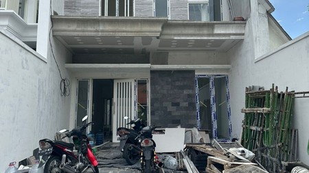 2 Milyar-an Dijual Rumah Baru Jemursari Selatan - Modern 4+1 K.Tidur -  Surabaya Dekat Raya Jemursari, Ubaya Tenggilis Mejoyo, Uk Petra Siwalankerto