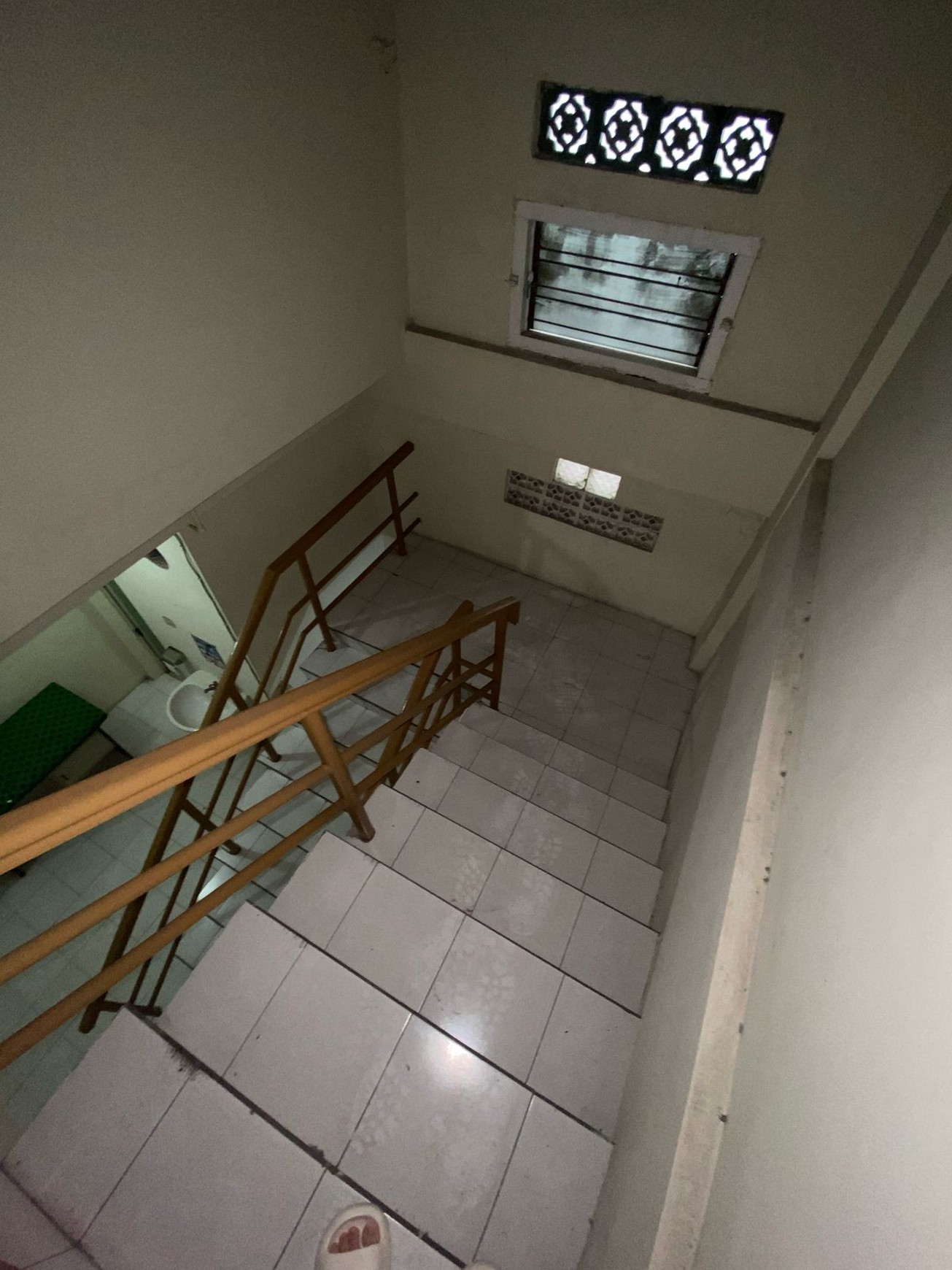 Cocok Usaha! Ruko di Klampis 21 Surabaya - 3 Lantai & Harga Bersahabat