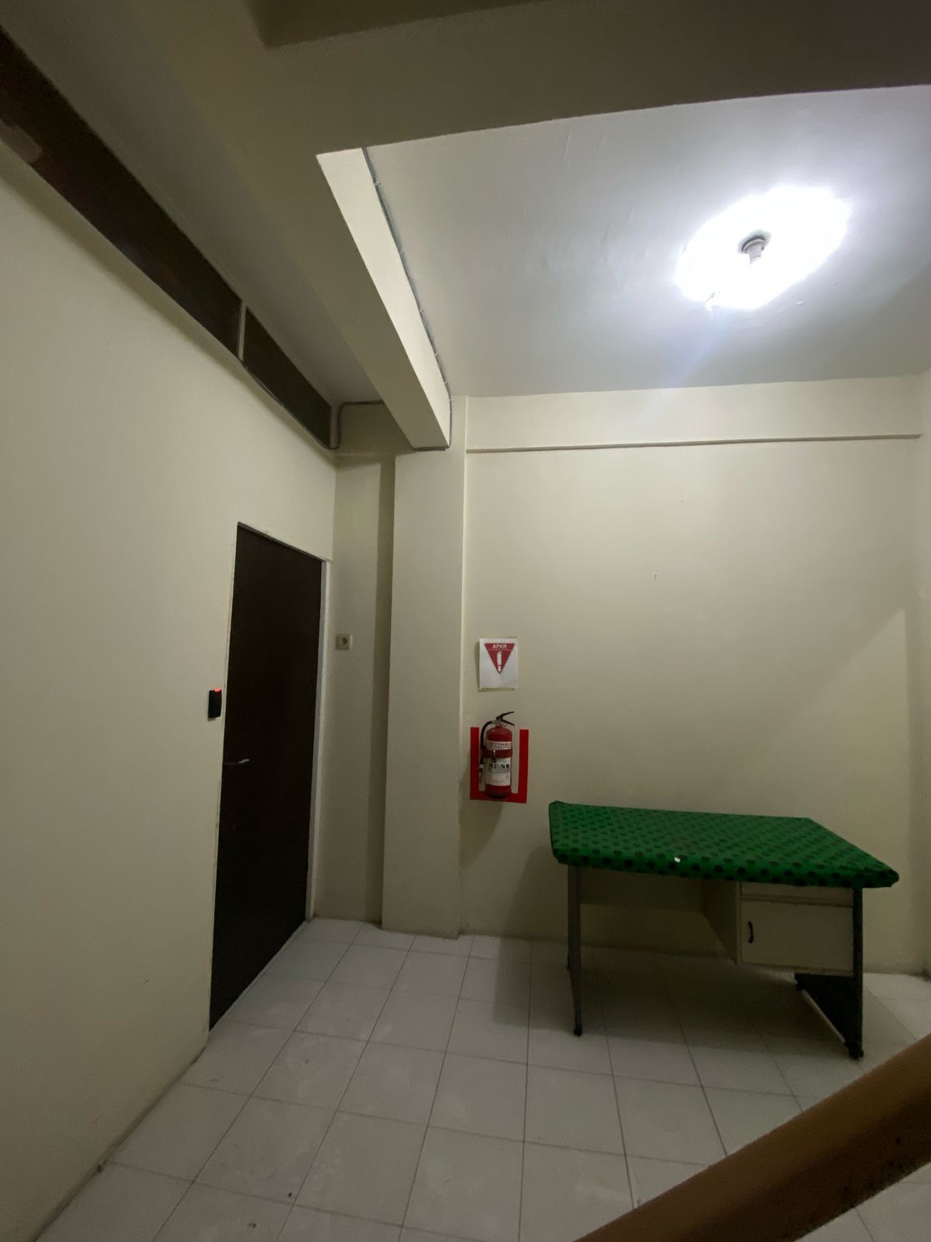 Cocok Usaha! Ruko di Klampis 21 Surabaya - 3 Lantai & Harga Bersahabat