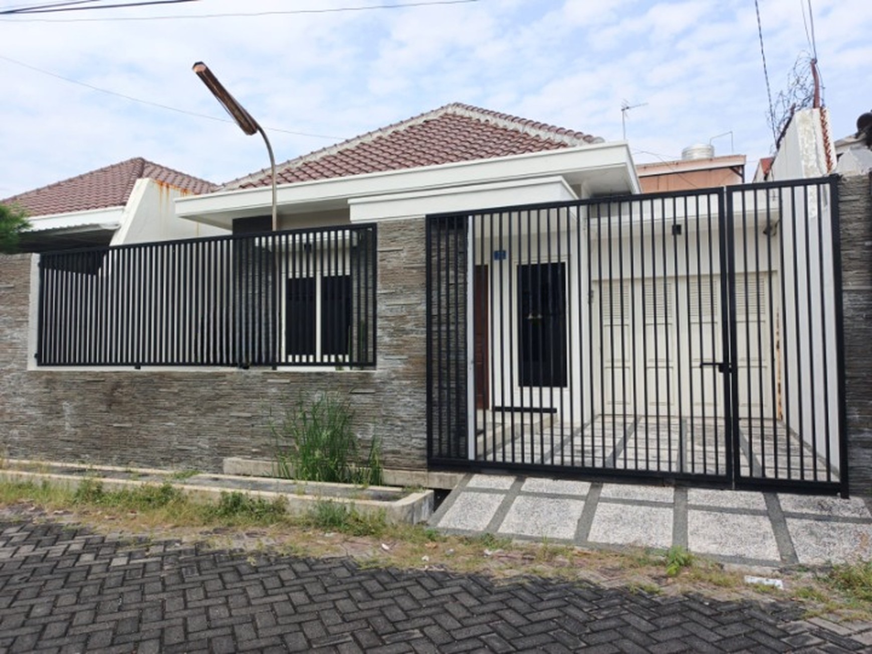 Dijual Cepat Rumah Siap Huni Lokasi Di Manyar Surabaya