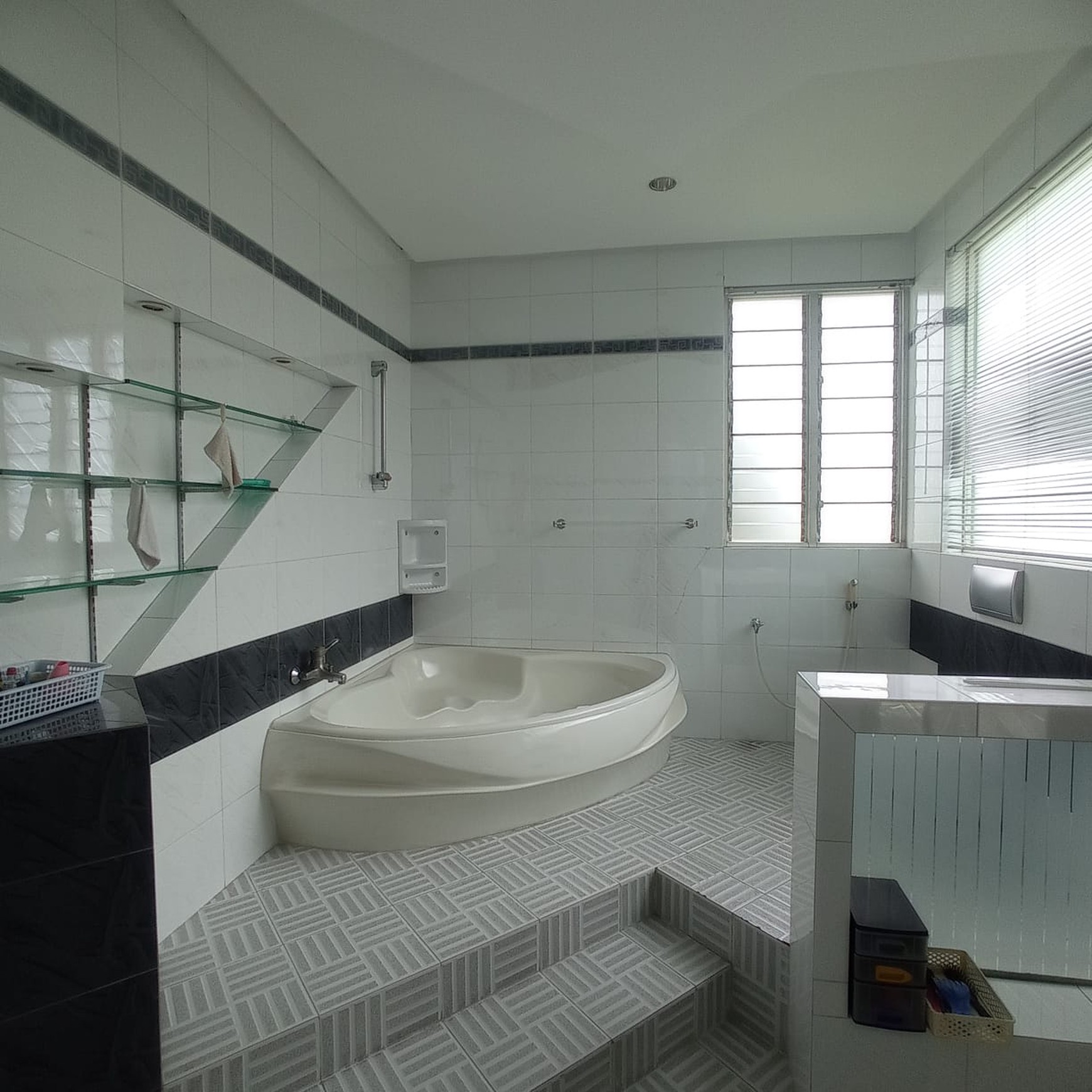 DiJual Rumah Dharmahusada Indah,Selangkah ke Galaxy Mall n Merr