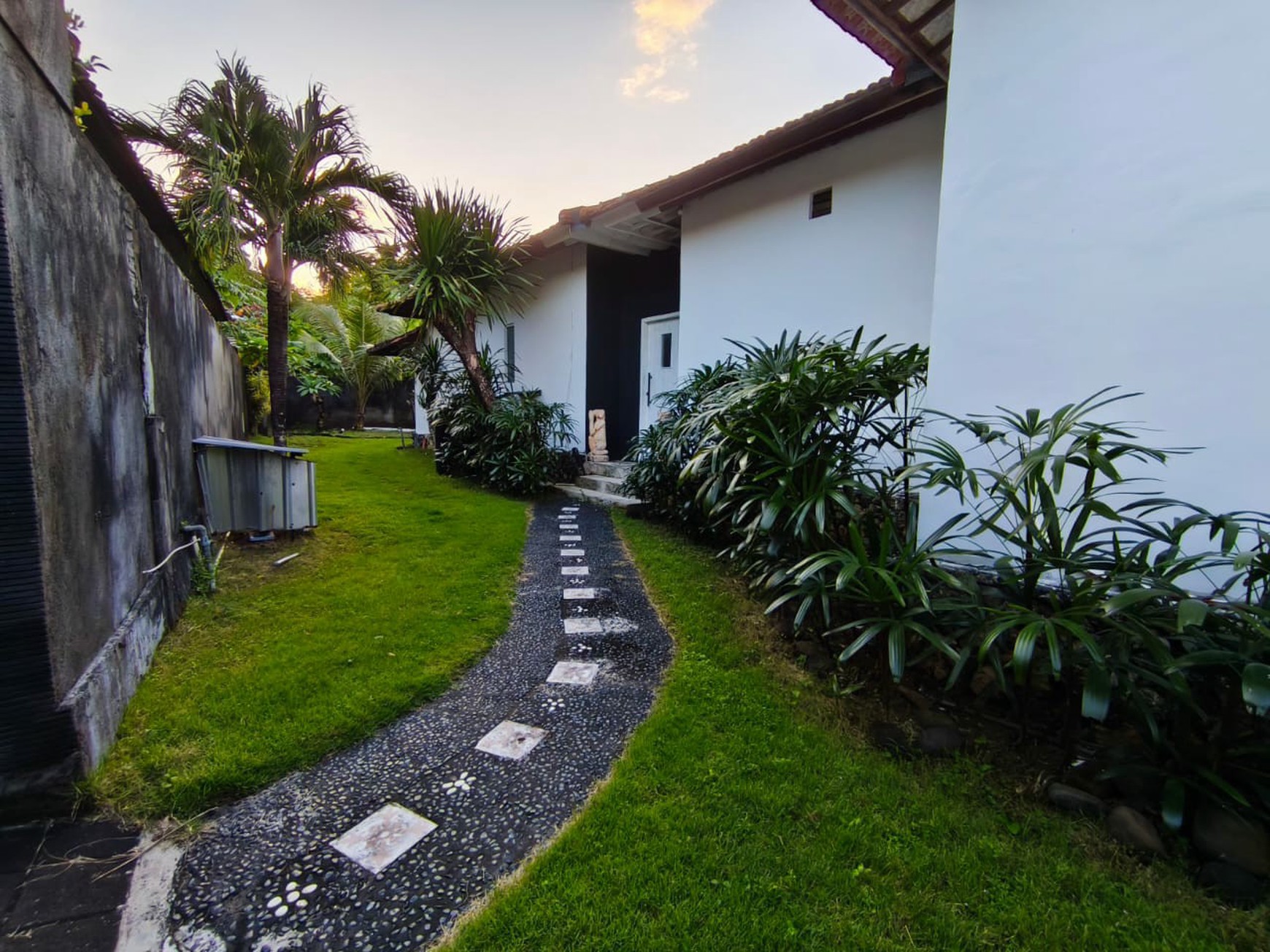 For Rent Comfortable and Peaceful 4-Bedroom House in Tanjung Benoa