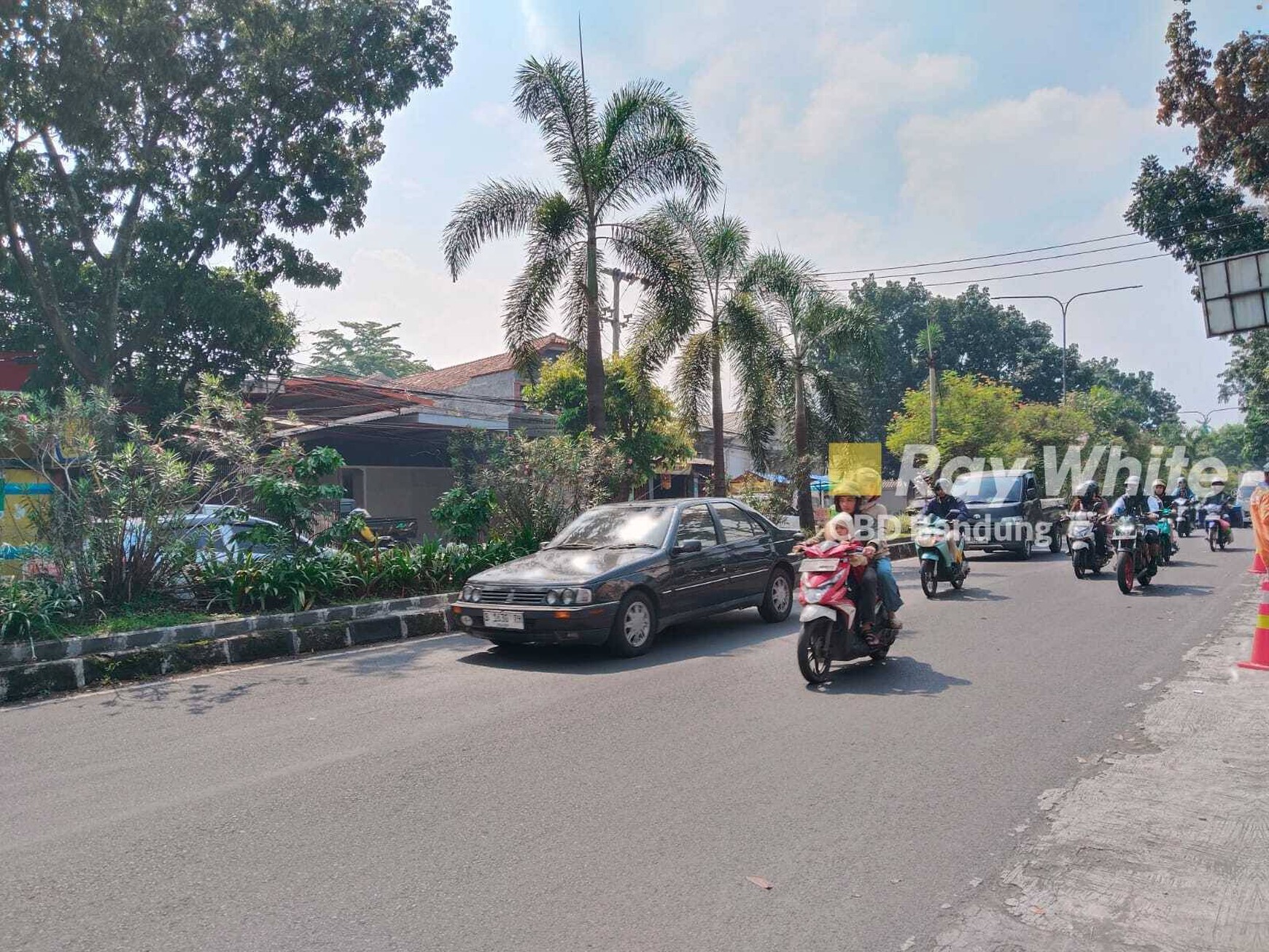 Rumah usaha di Mainroad terusan jakarta strategis hoek