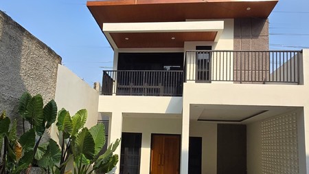 Rumah Minimalis Semi Furnished di Cinere Akses Mudah Dekat ke Tol Desari 