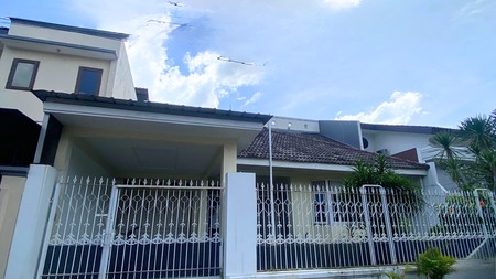 Rumah Terawat di Bintaro Sektor 1 - Lokasi Terbaik dengan Harga Spesial