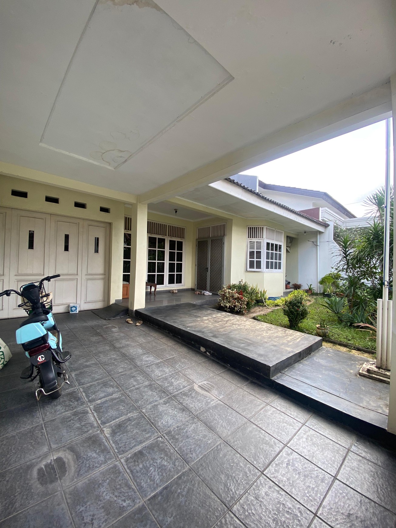 Rumah Terawat di Bintaro Sektor 1 - Lokasi Terbaik dengan Harga Spesial