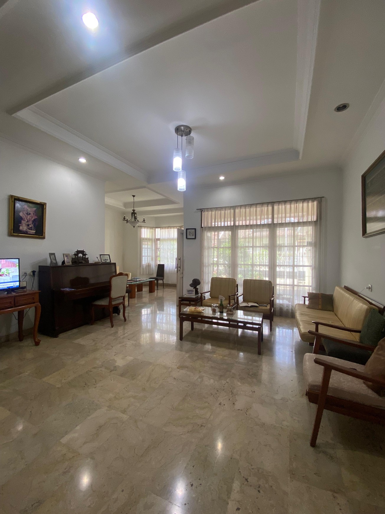 Rumah Terawat di Bintaro Sektor 1 - Lokasi Terbaik dengan Harga Spesial