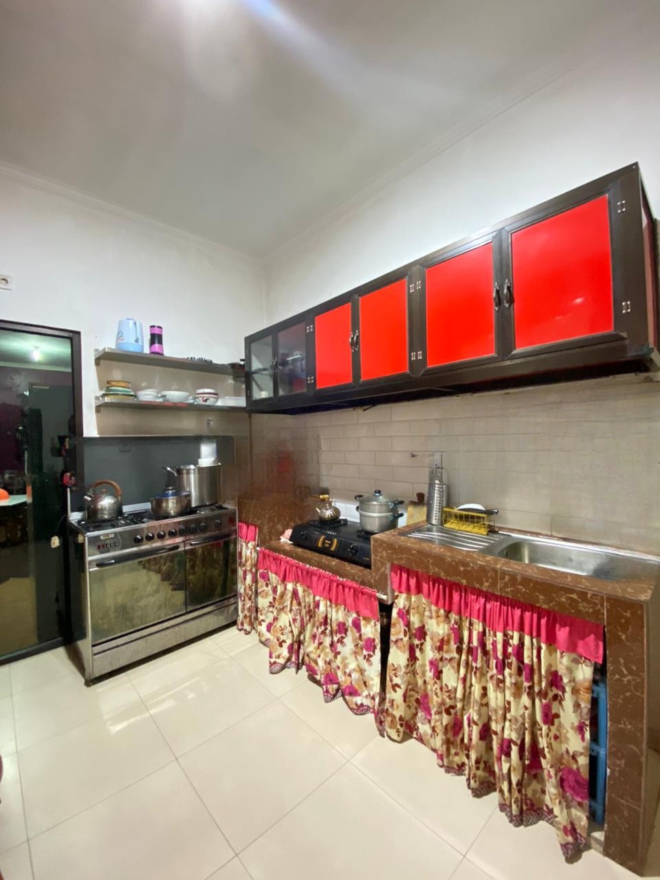 Rumah + Kosan 2 Lantai di Pondok Aren - Posisi Hook, Strategis & Produktif