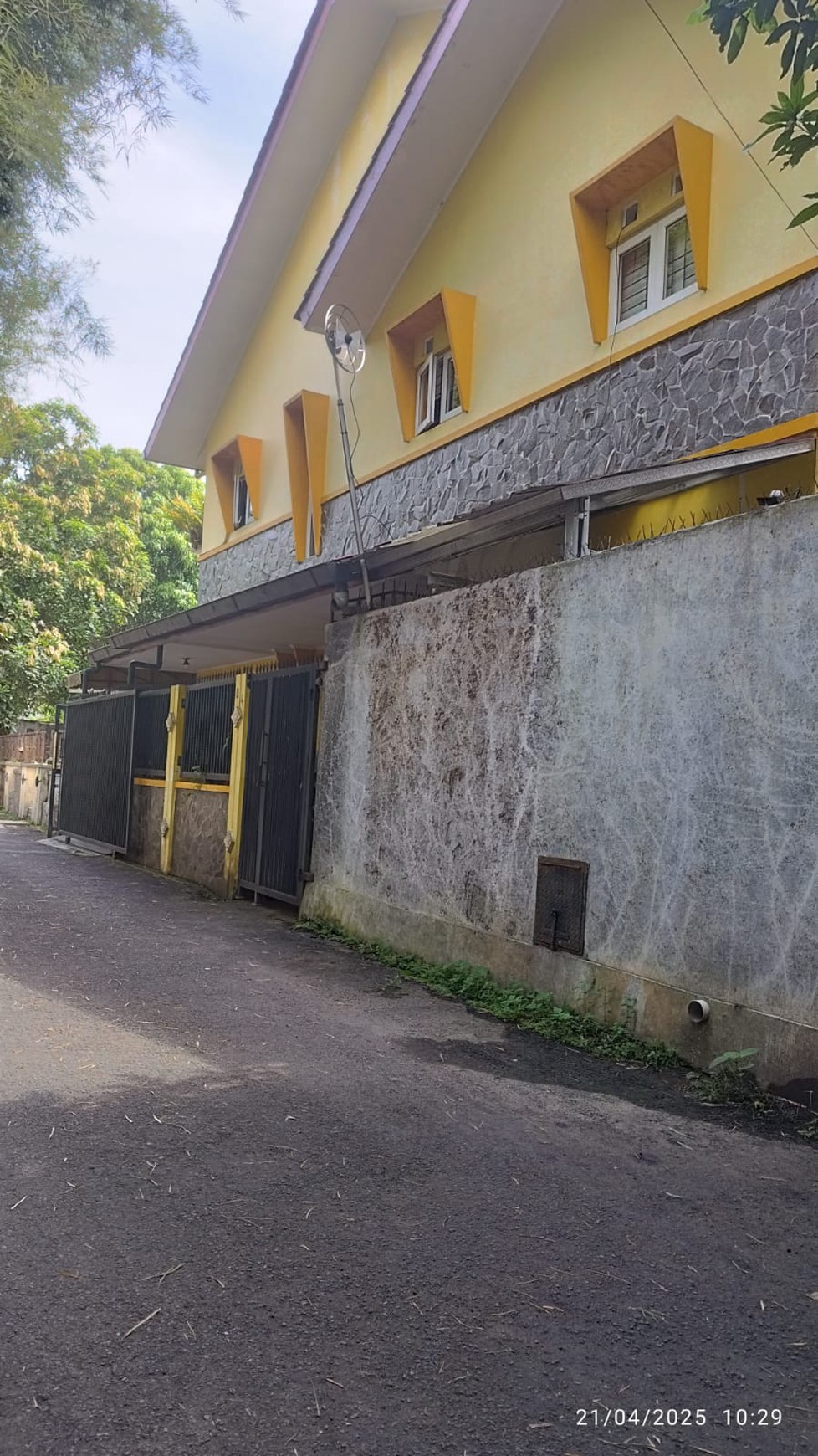 Rumah Semi Furnish Dalam Perum Di jalan Padma Sariharjo Ngaglik Sleman