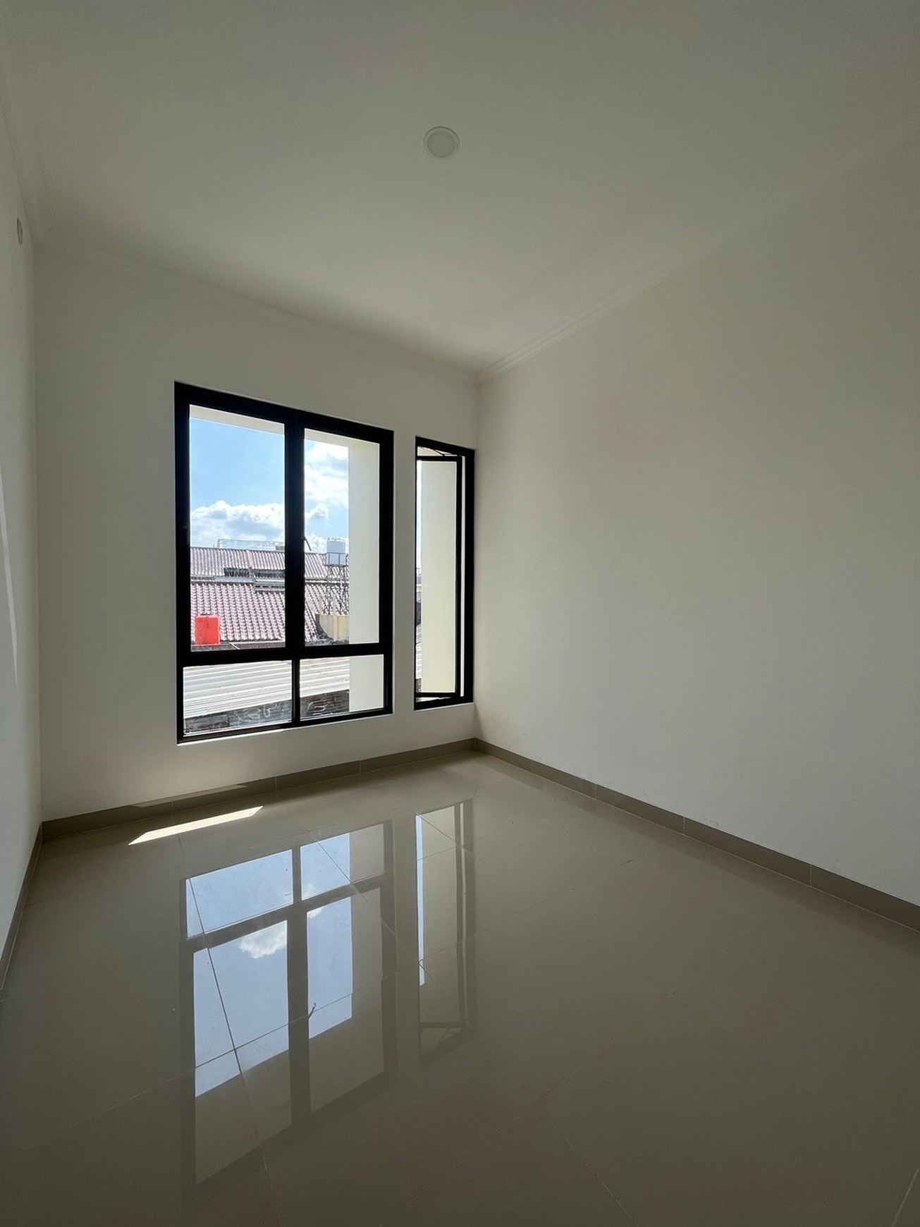 Rumah Brand new minimalis di Cipadu Pondok Aren