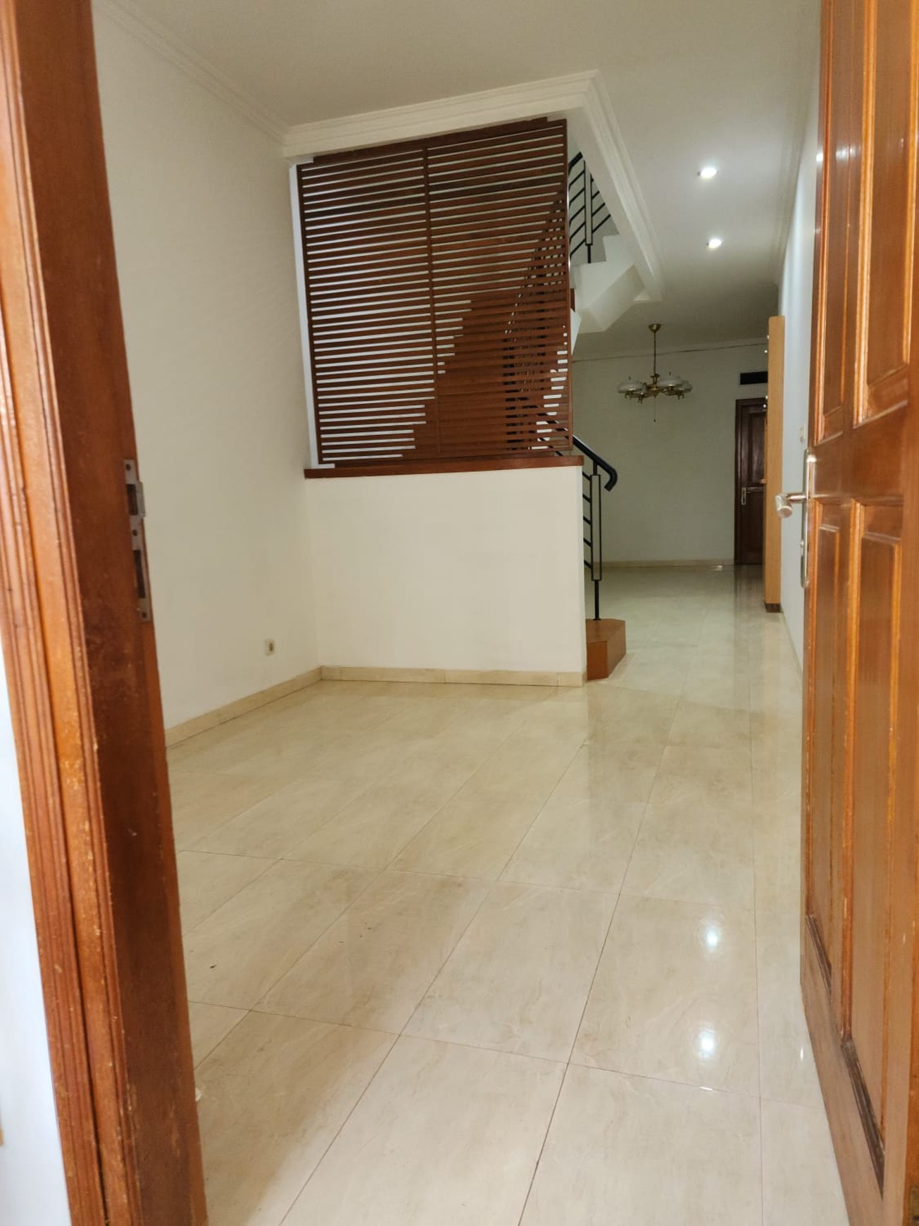 RUMAH DISEWA JALAN CIOMAS KEBAYORAN BARU JAKARTA SELATAN