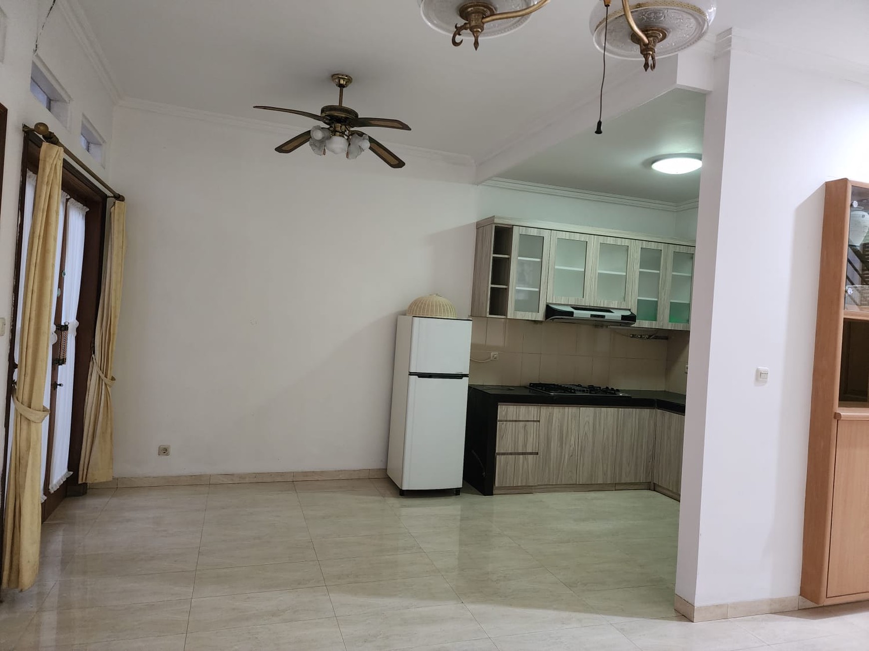 RUMAH DISEWA JALAN CIOMAS KEBAYORAN BARU JAKARTA SELATAN