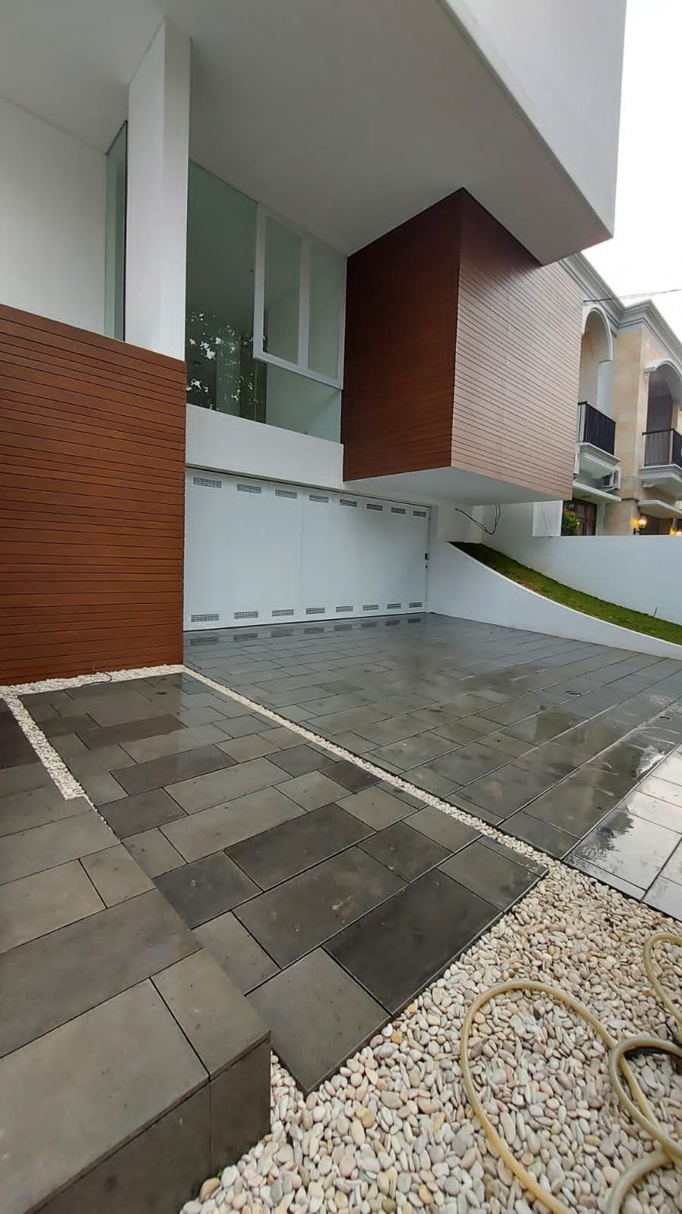 Brand New Rumah Mewah Tropical Modern by arsitek Ateiler Riri