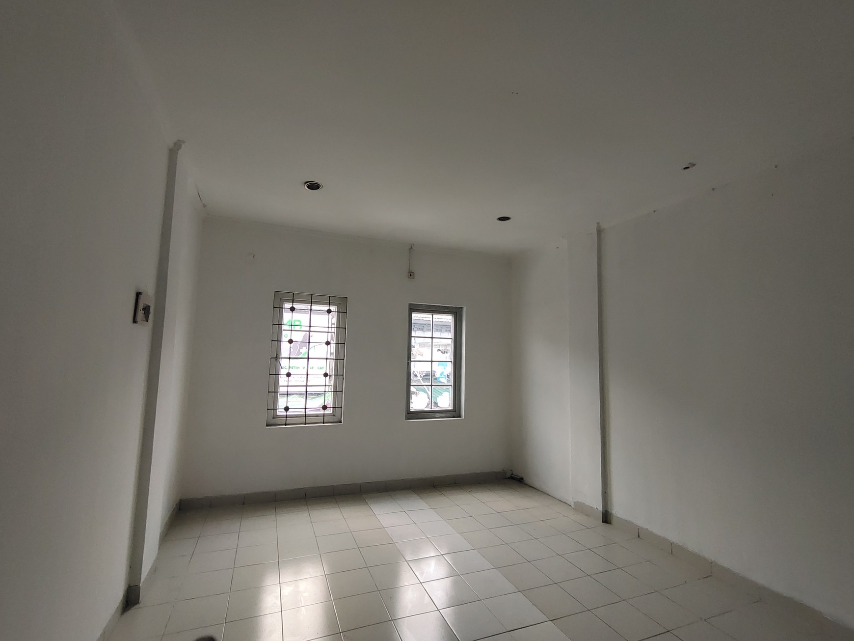 Harga Sewa Murah Ruko 2 lantai di Sentra Eropa Kota Wisata