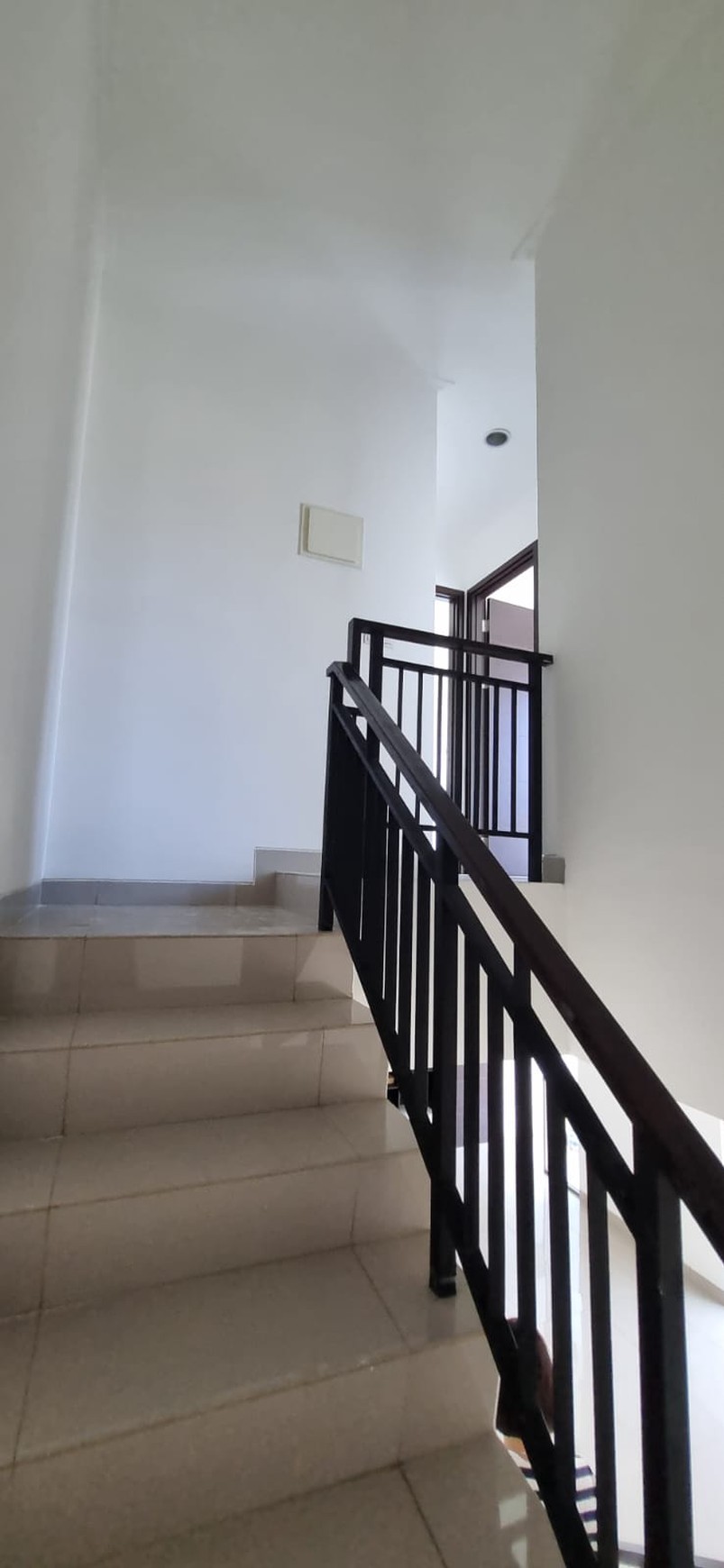 Disewakan rumah cluster magenta PIK2