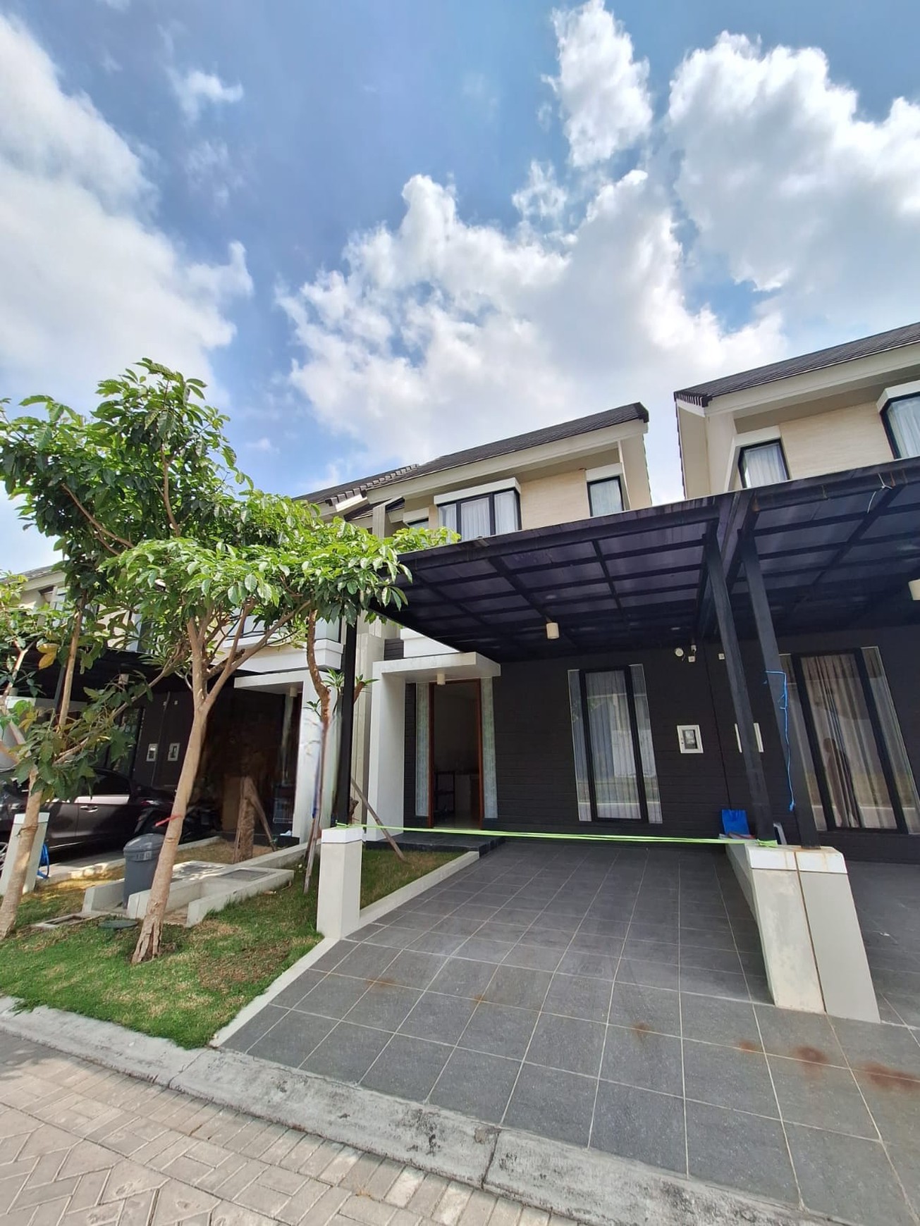 Jual Rumah Semi Furnished 1M-an Citraland Surabaya