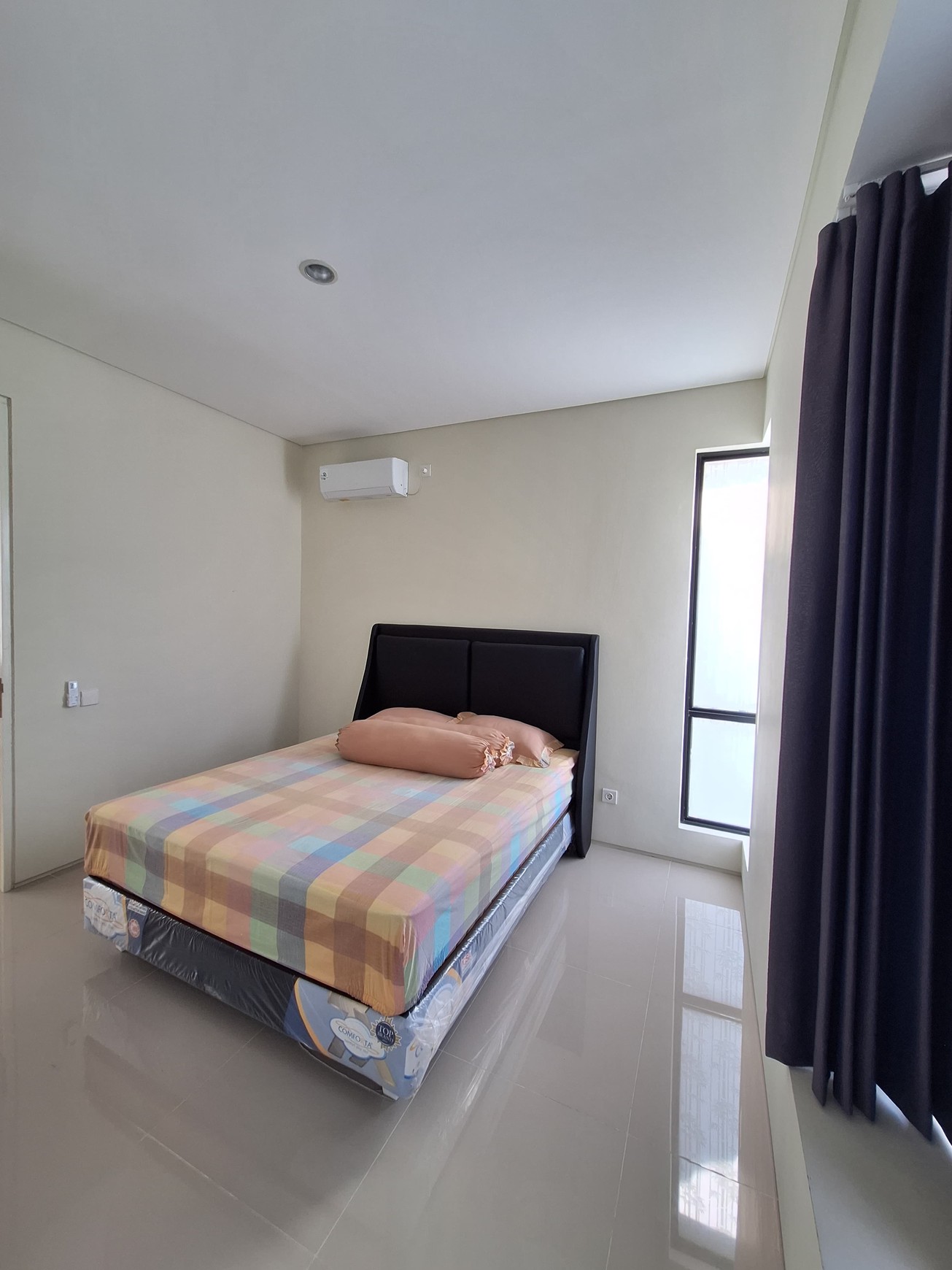 Jual Rumah Semi Furnished 1M-an Citraland Surabaya