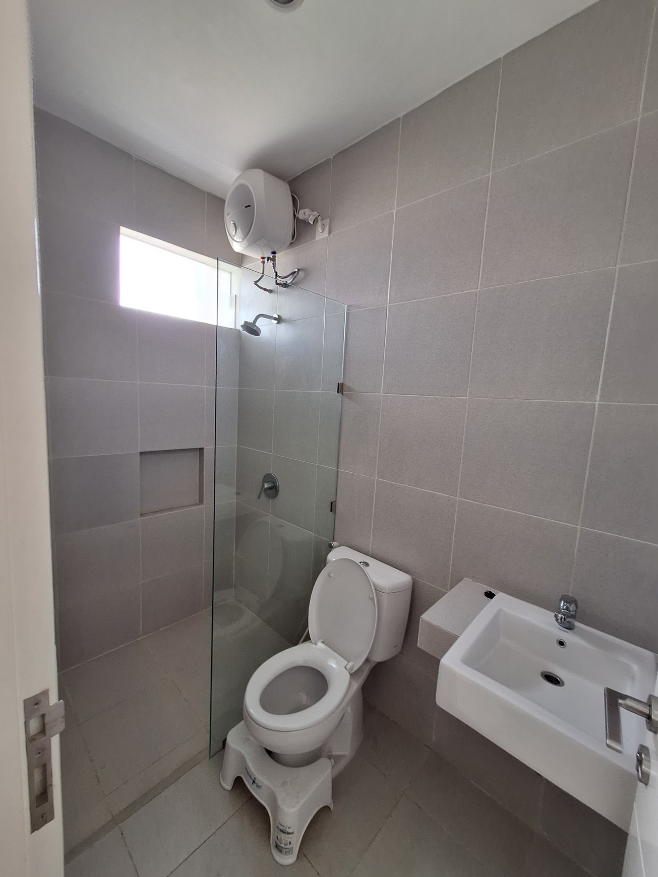 Jual Rumah Semi Furnished 1M-an Citraland Surabaya