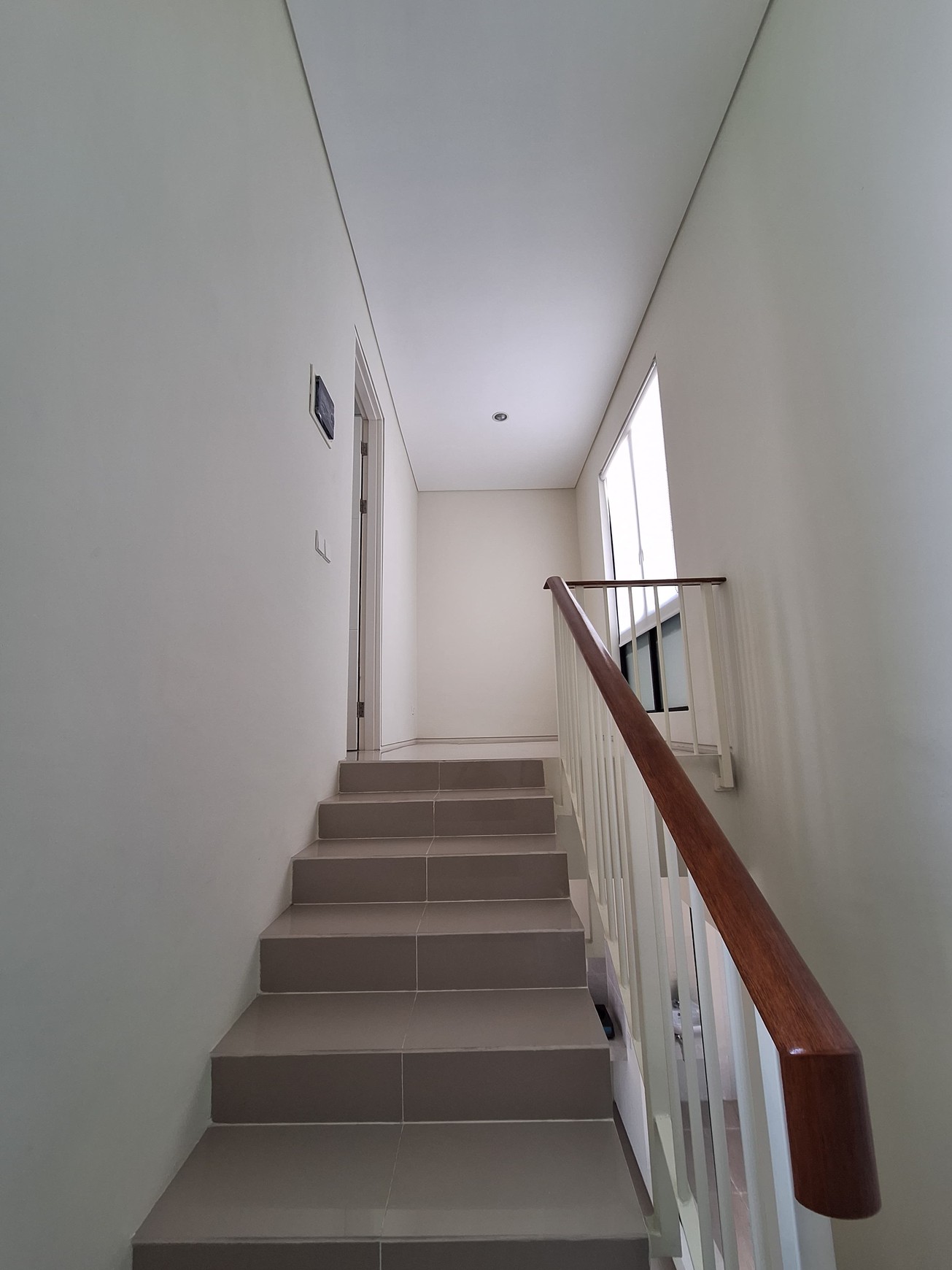 Jual Rumah Semi Furnished 1M-an Citraland Surabaya