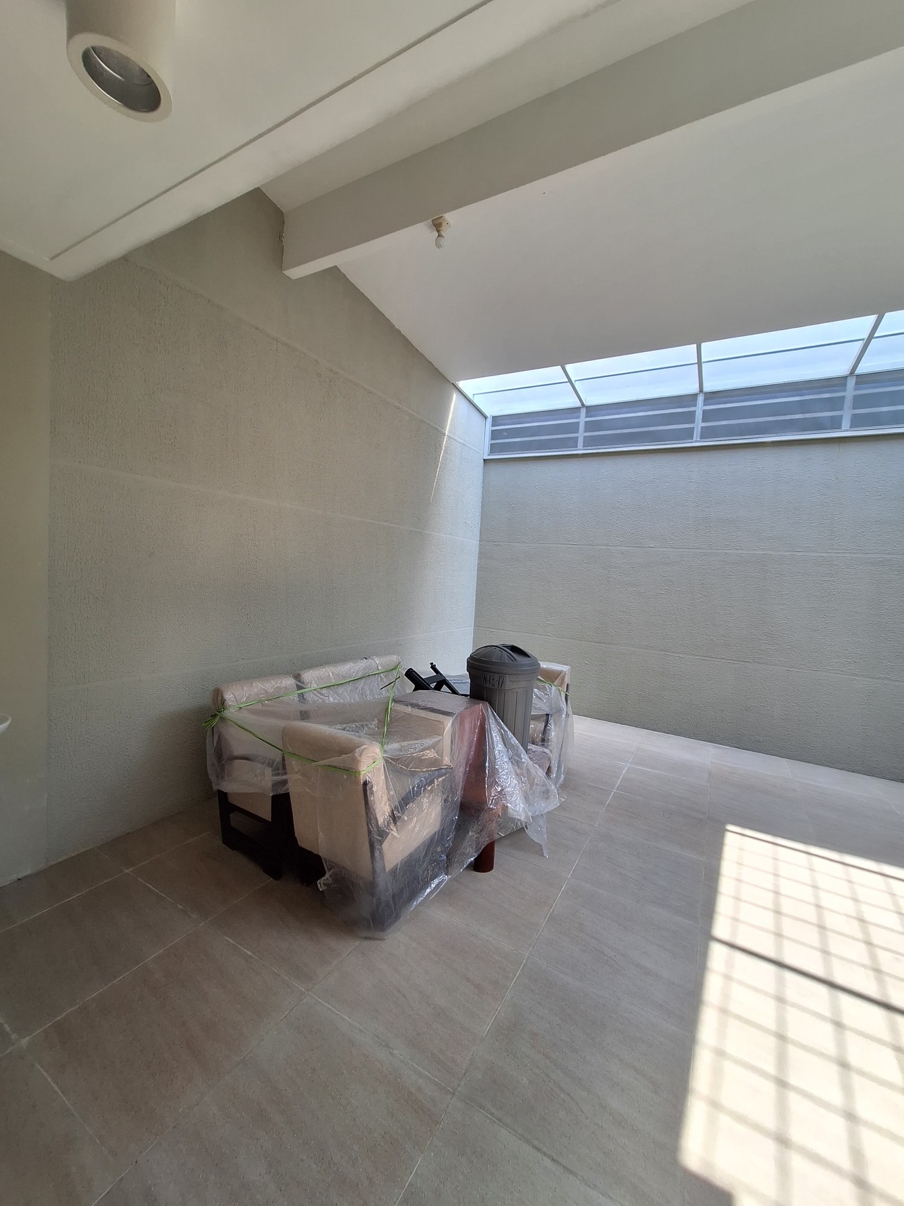 Jual Rumah Semi Furnished 1M-an Citraland Surabaya