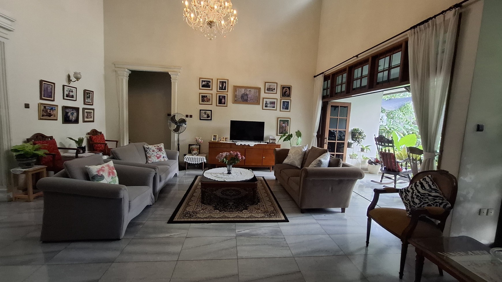 Rumah Mewah Strategis Dijual Full Furnished Di Pejaten Jaksel
