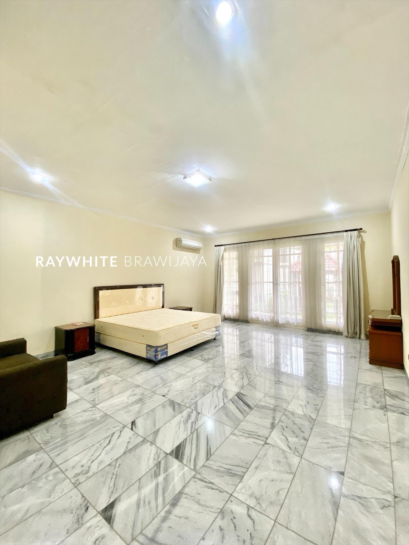 Rumah Siap Huni Lingkungan Tenang Area Kemang