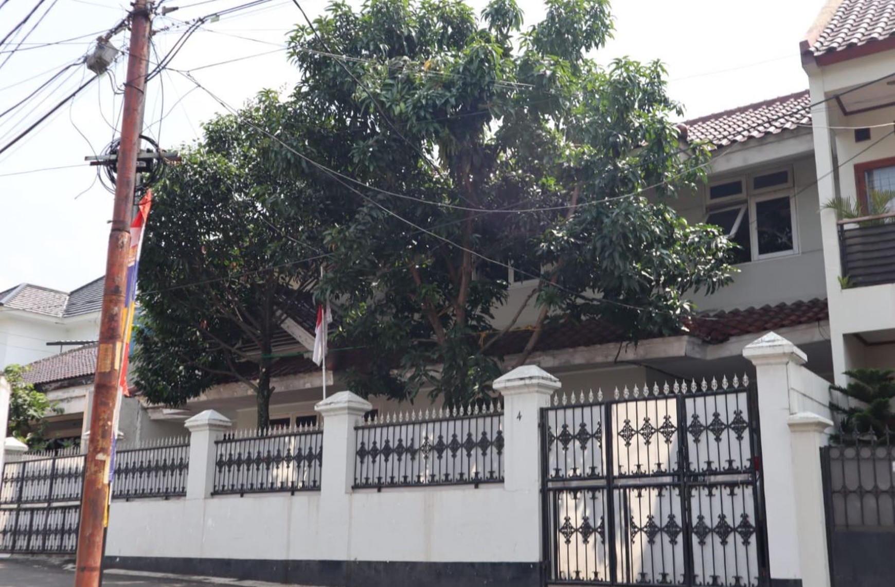 Rumah 2 Lantai Siap Huni dengan Hunian Nyaman dan Asri @Jakarta Selatan