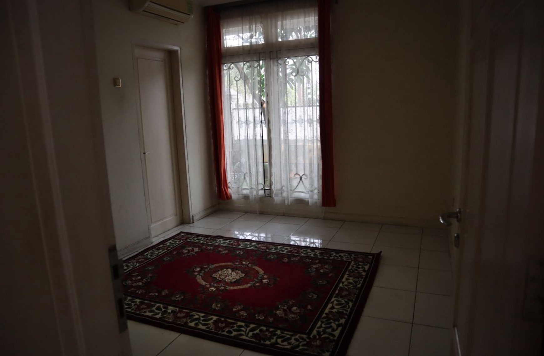 Rumah 2 Lantai Siap Huni dengan Hunian Nyaman dan Asri @Jakarta Selatan