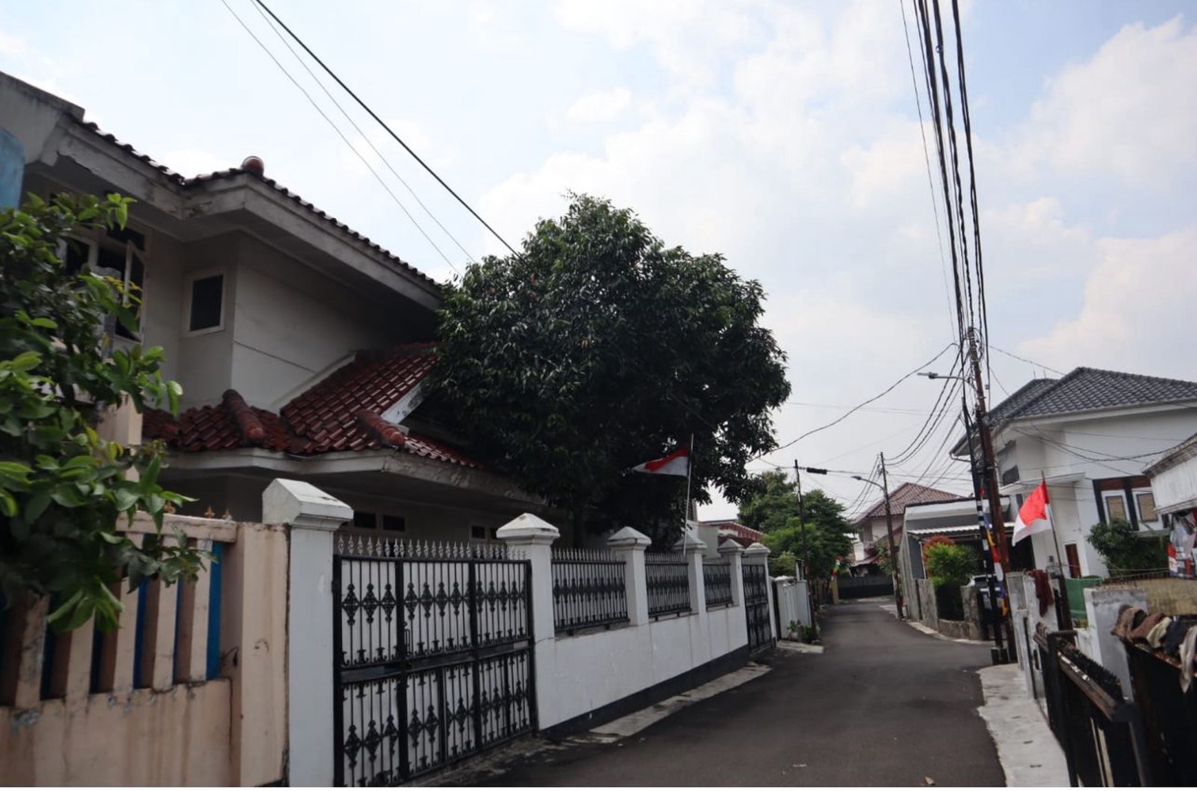 Rumah 2 Lantai Siap Huni dengan Hunian Nyaman dan Asri @Jakarta Selatan