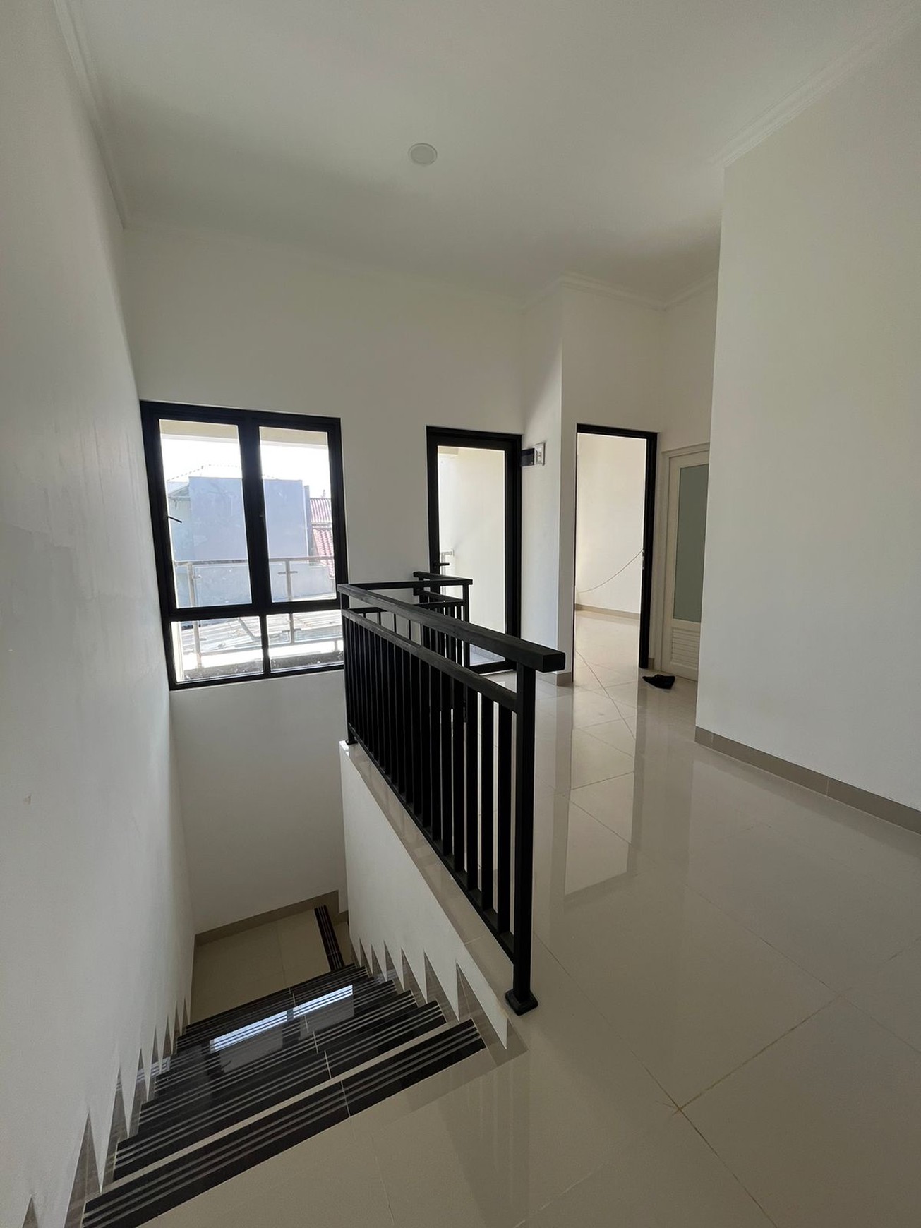 Rumah Brand new minimalis di Cipadu Pondok Aren