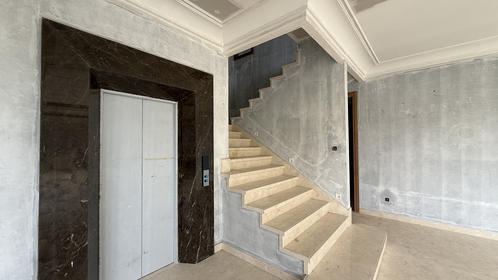 BRAND NEW AND MODERN HOUSE FULLY FURNISHED AT KEMANG DALAM AREA