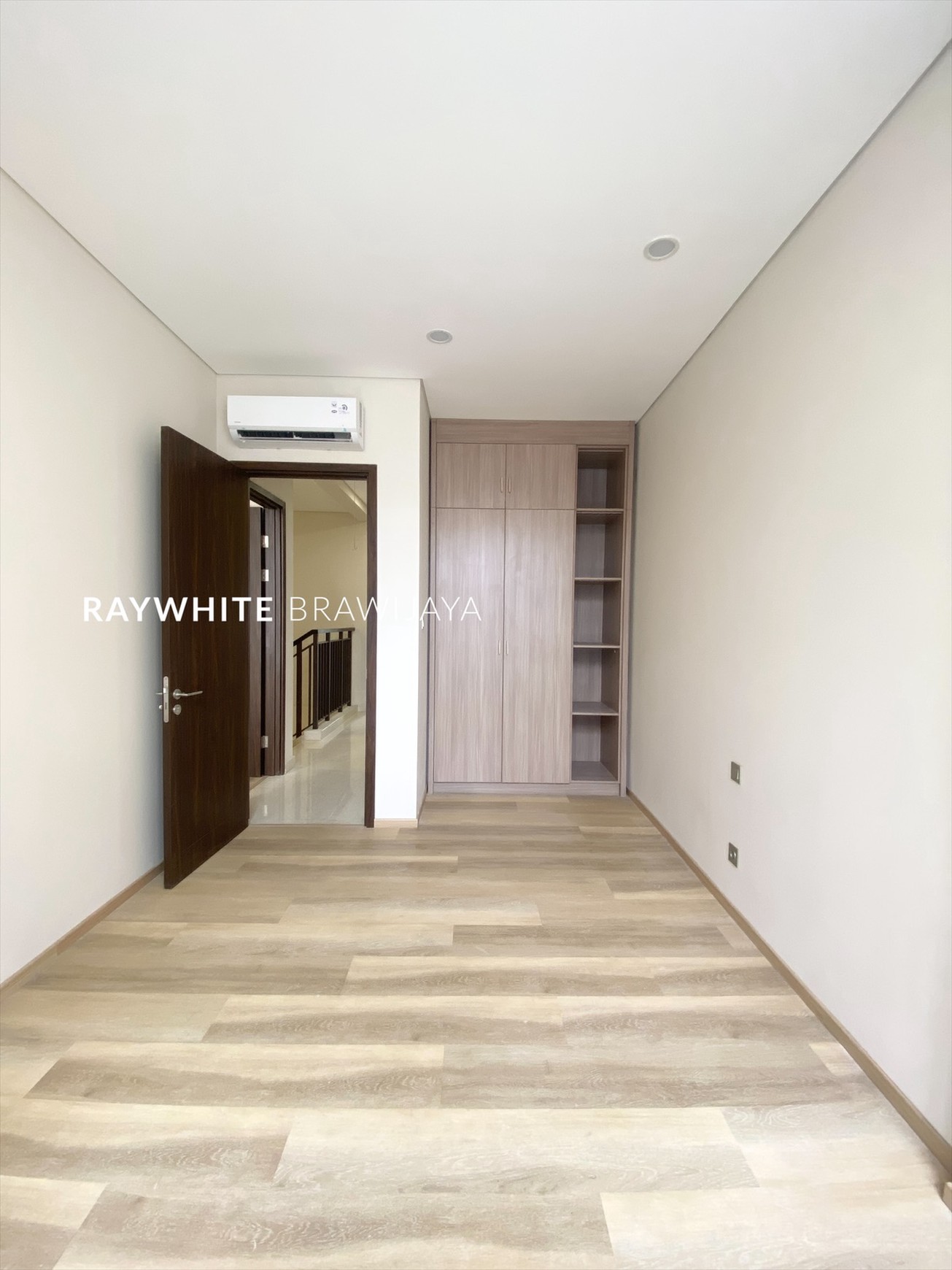 Rumah Baru Lingkungan Tenang Area Pondok Indah
