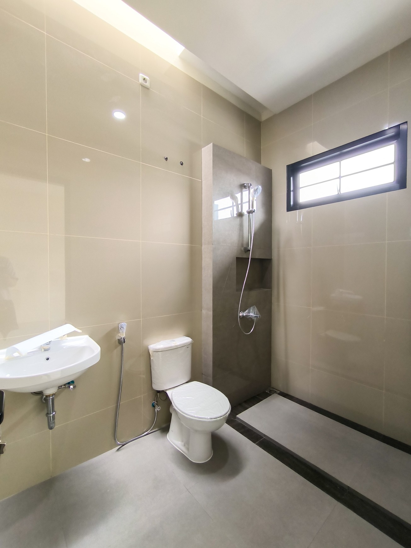 Rumah Brand New harga 2M di cluster Graha Bintaro