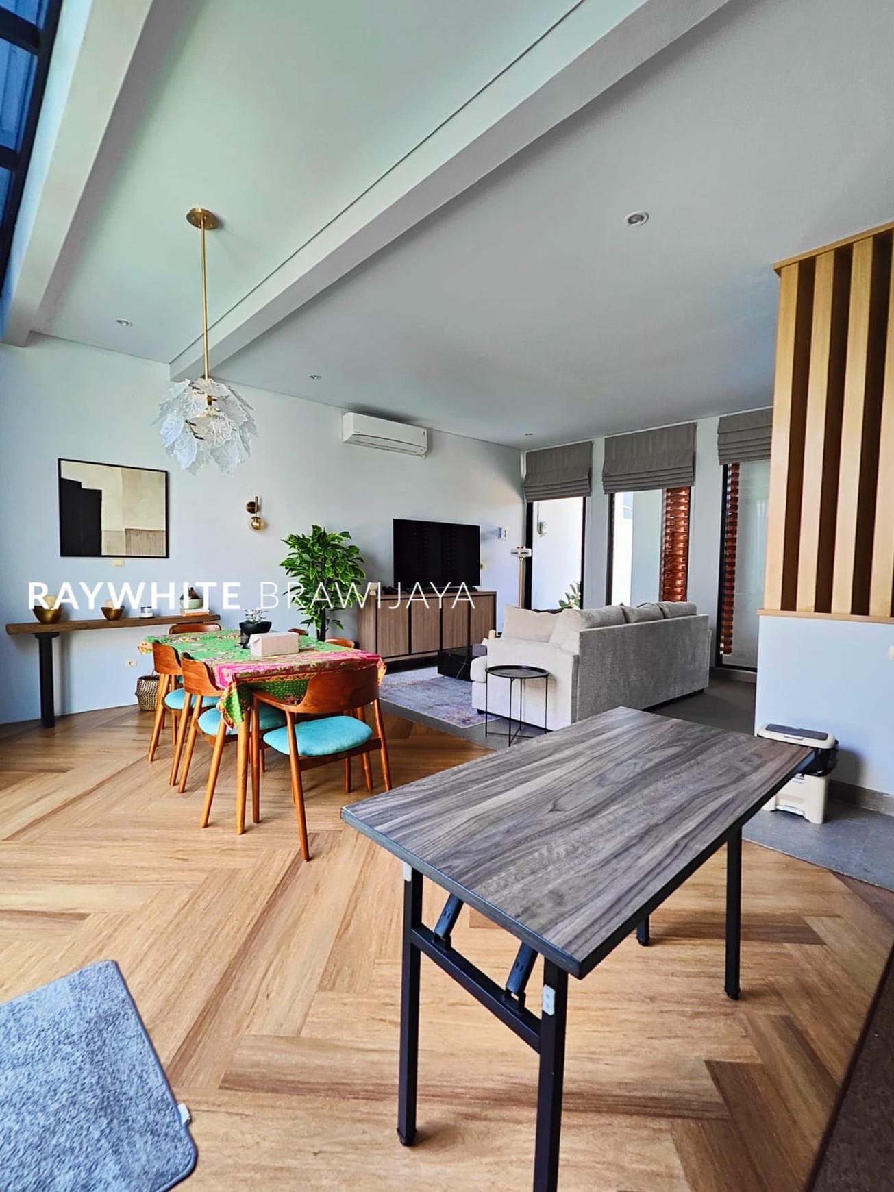 Brand New House Modern Minimalis Area Jagakarsa