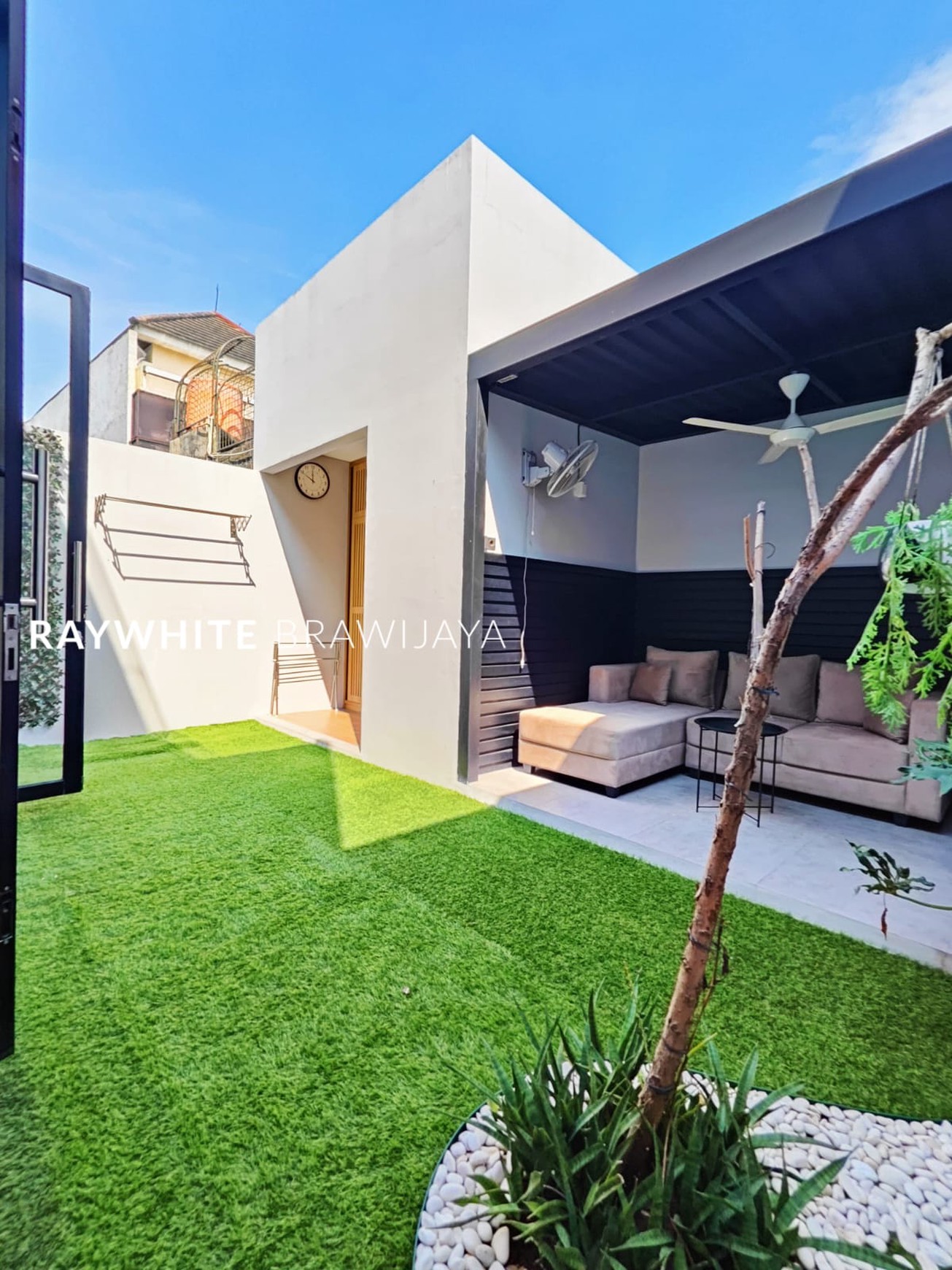 Brand New House Modern Minimalis Area Jagakarsa