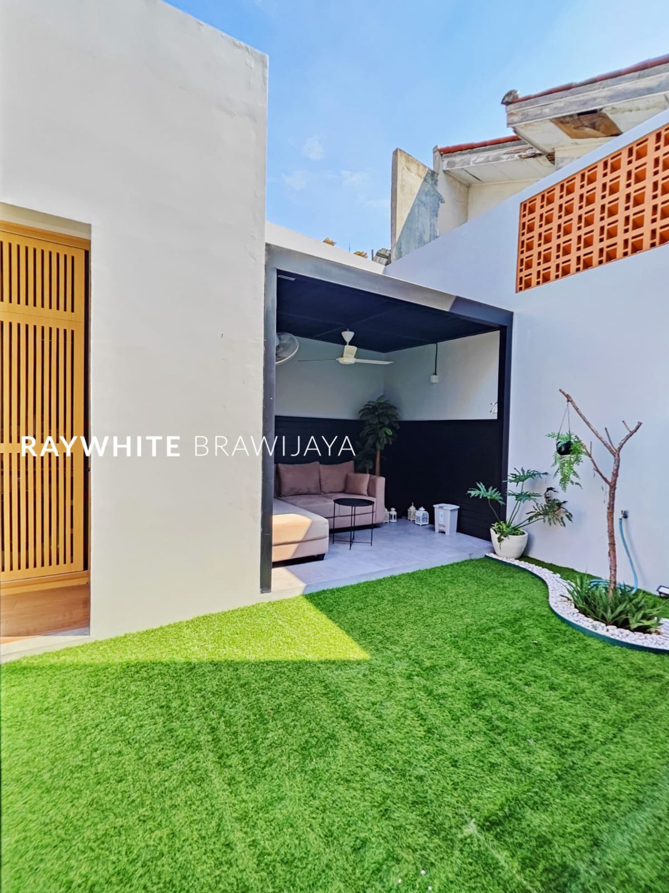 Brand New House Modern Minimalis Area Jagakarsa