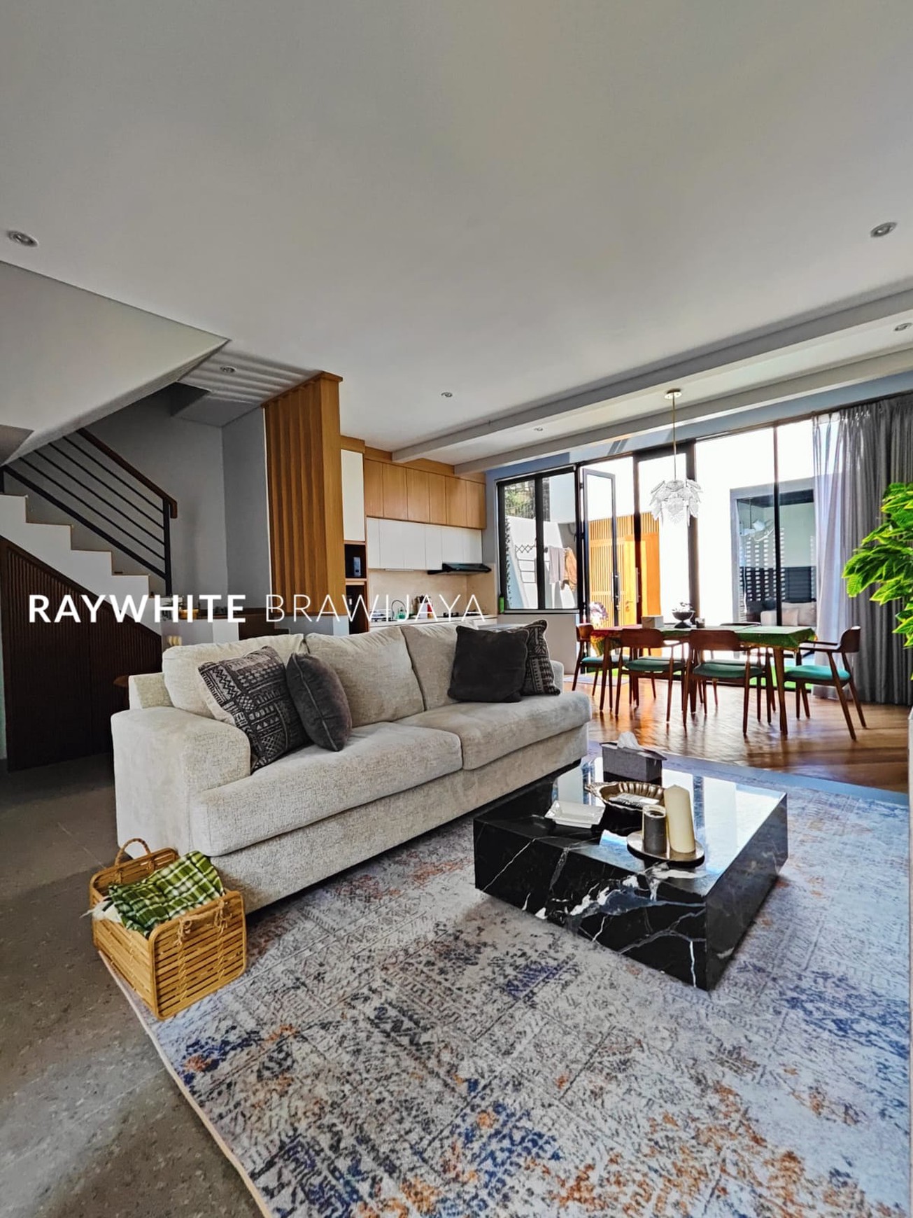 Brand New House Modern Minimalis Area Jagakarsa