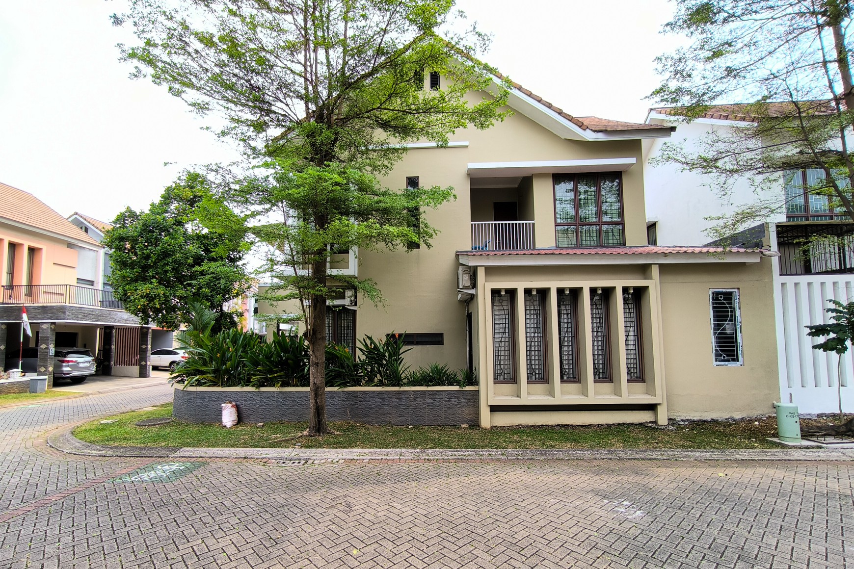 Rumah posisi hoek siap huni di Discovery Conserva Bintaro