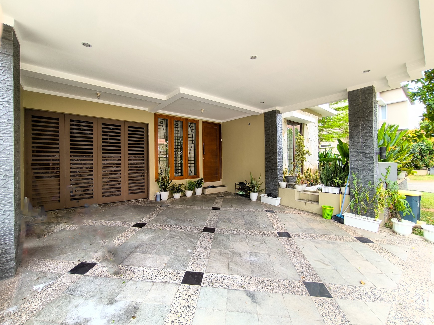Rumah posisi hoek siap huni di Discovery Conserva Bintaro