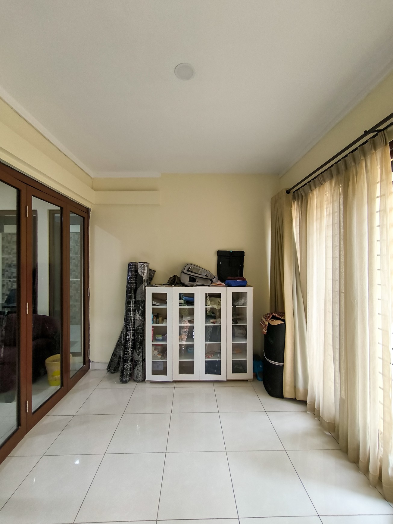 Rumah posisi hoek siap huni di Discovery Conserva Bintaro
