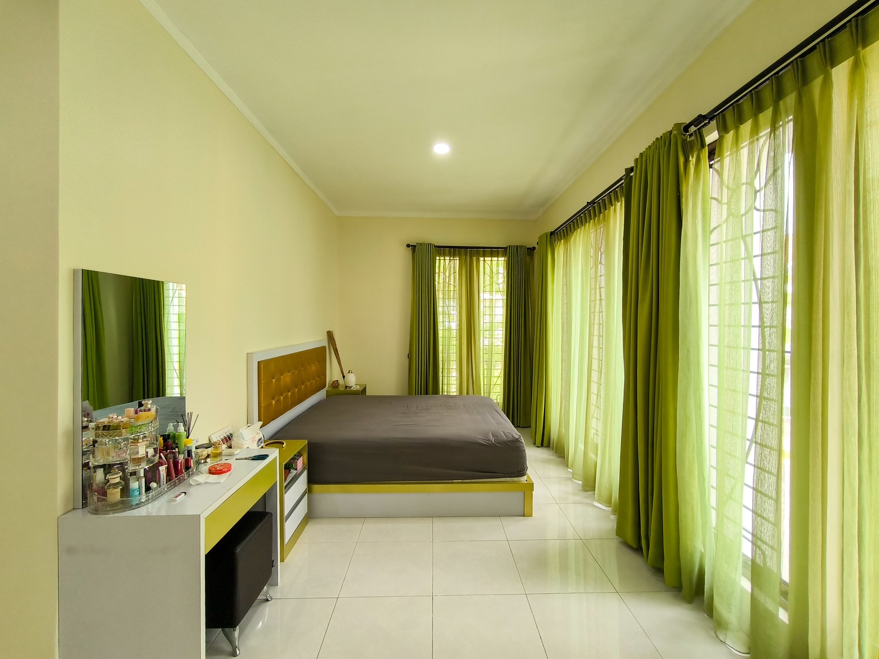 Rumah posisi hoek siap huni di Discovery Conserva Bintaro