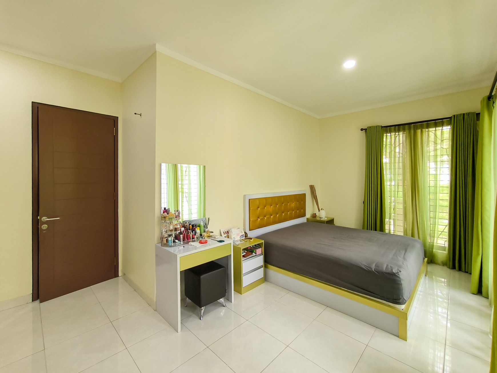 Rumah posisi hoek siap huni di Discovery Conserva Bintaro