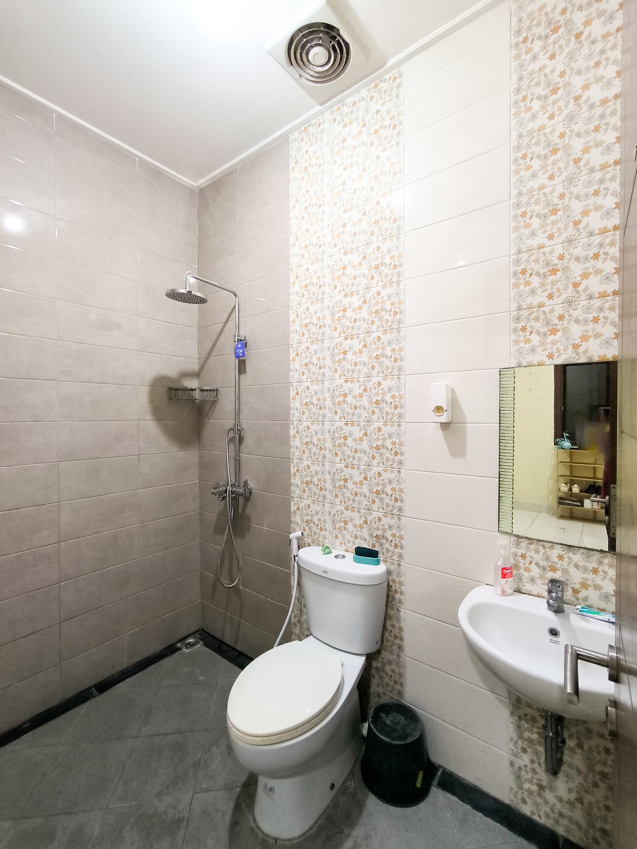 Rumah posisi hoek siap huni di Discovery Conserva Bintaro