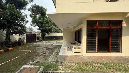 Rumah cocok untuk usaha klinik, kantor atau usaha lainnya di kemang dalam area