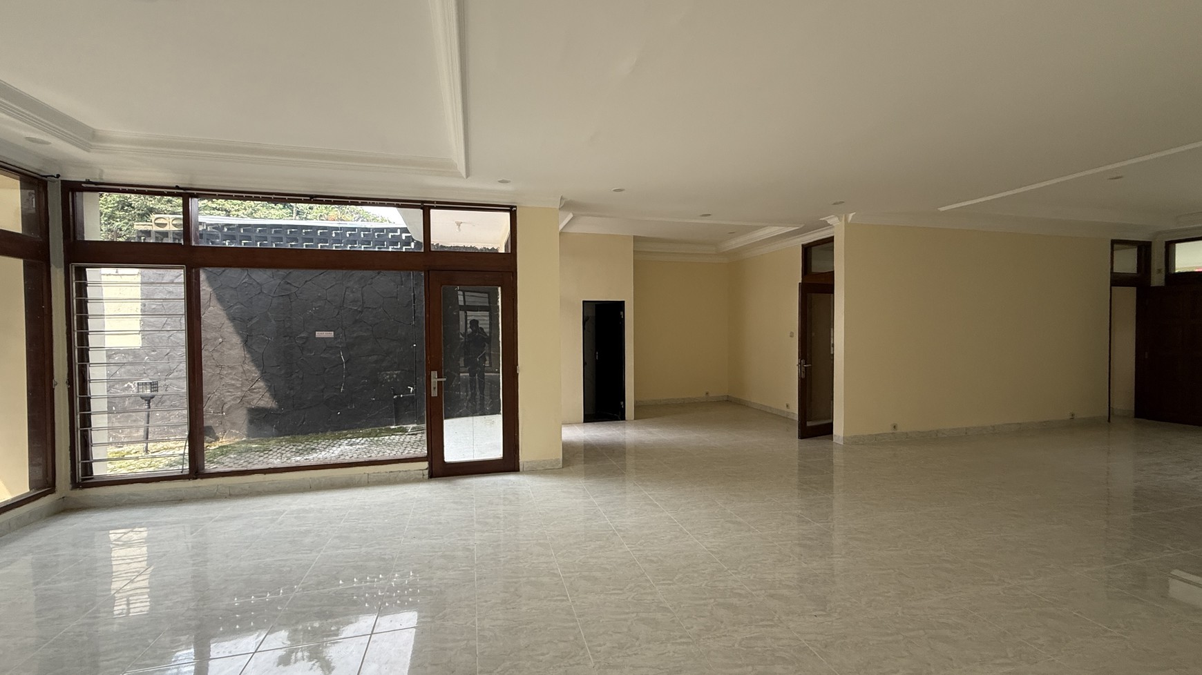 Rumah cocok untuk usaha klinik, kantor atau usaha lainnya di kemang dalam area